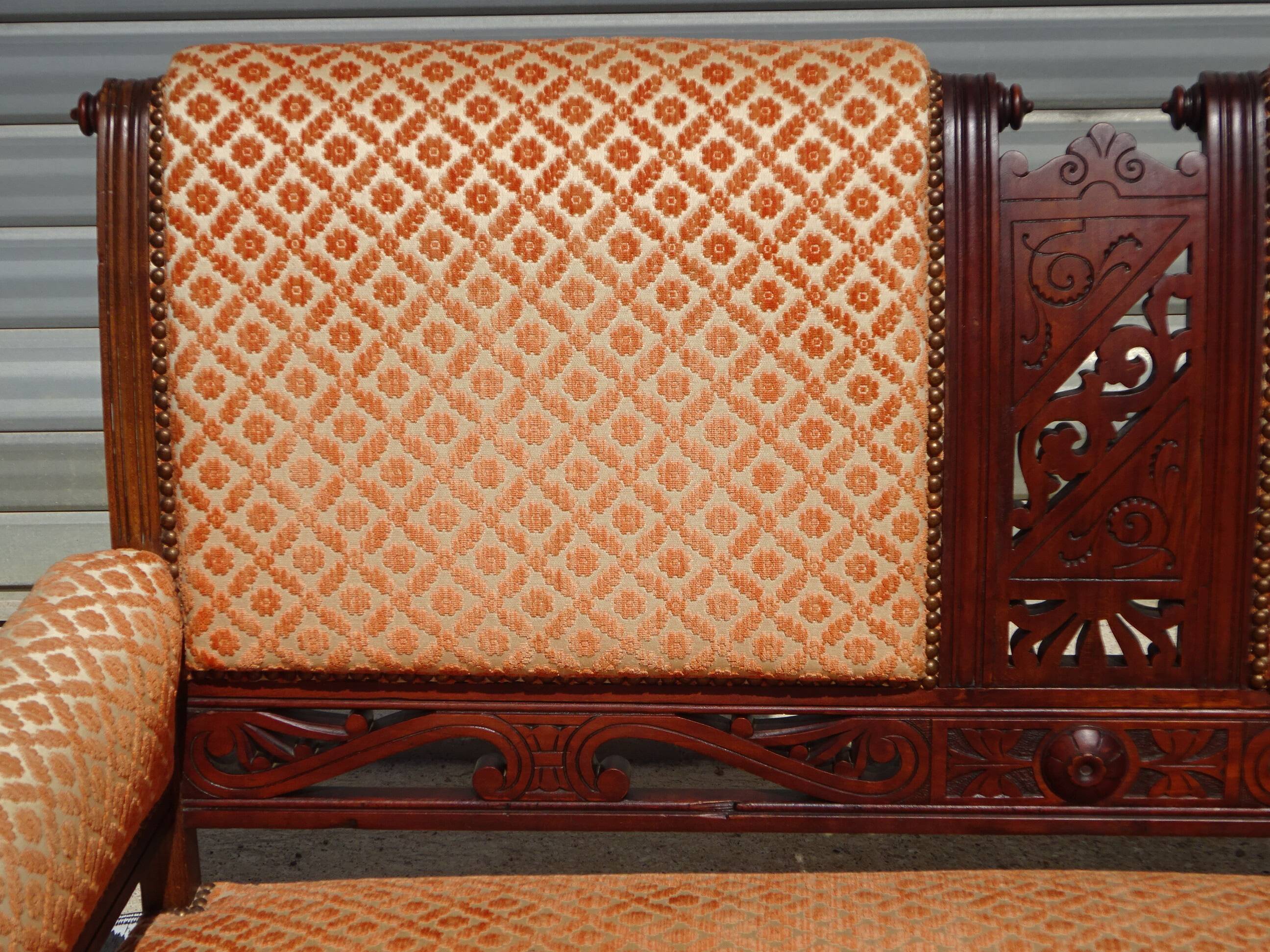 Vintage bench in wood and orange/ivory velvet.