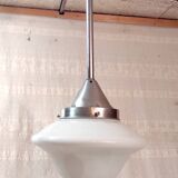 Suspension style Bauhaus métal chromé et globe opaline - années 20/30