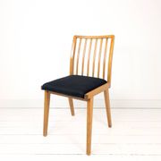 Chaise vintage Mid-Century à barreaux en bois massif avec assise à ressorts