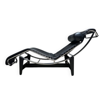Cassina LC4 Chaise Longue – Black Leather