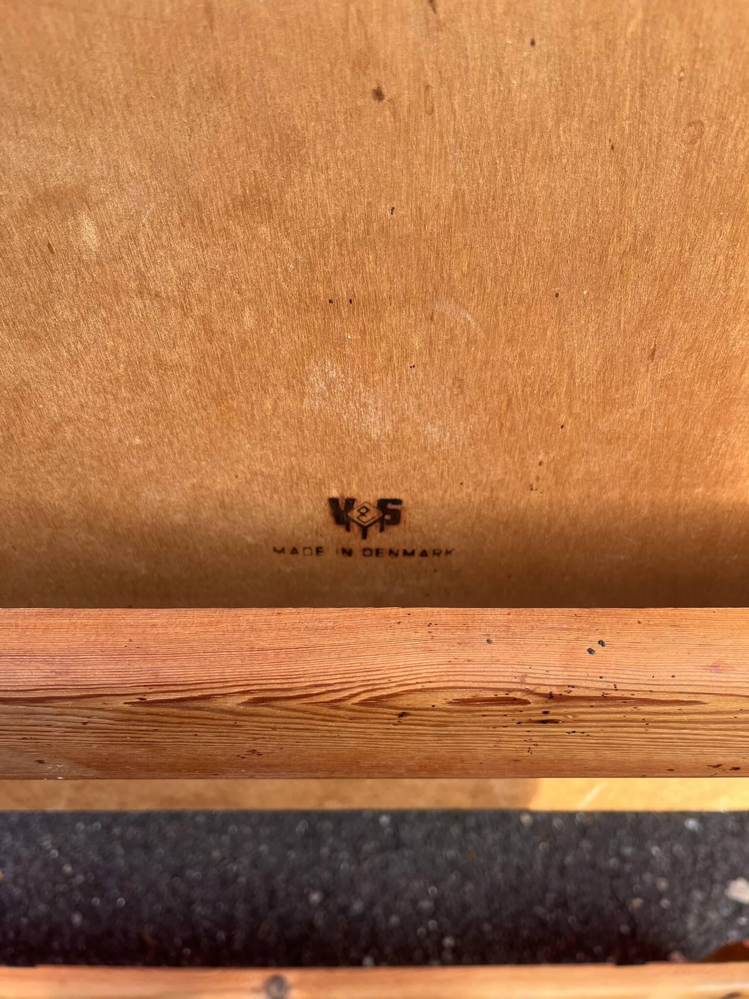 Scandinavian table, Henning Kjaernulf for Velje & Stole Møbelfabrik 🇩🇰