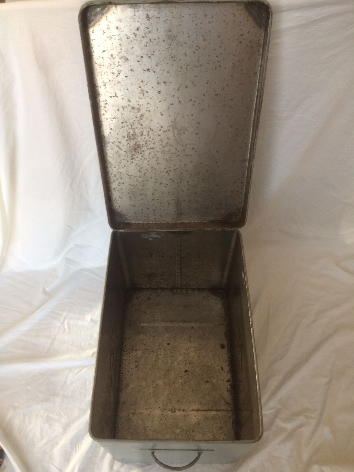 Vintage grey metal case "R"