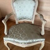 4 cabriolet chairs in Louis XV style – patinated painted wood – floral fabric