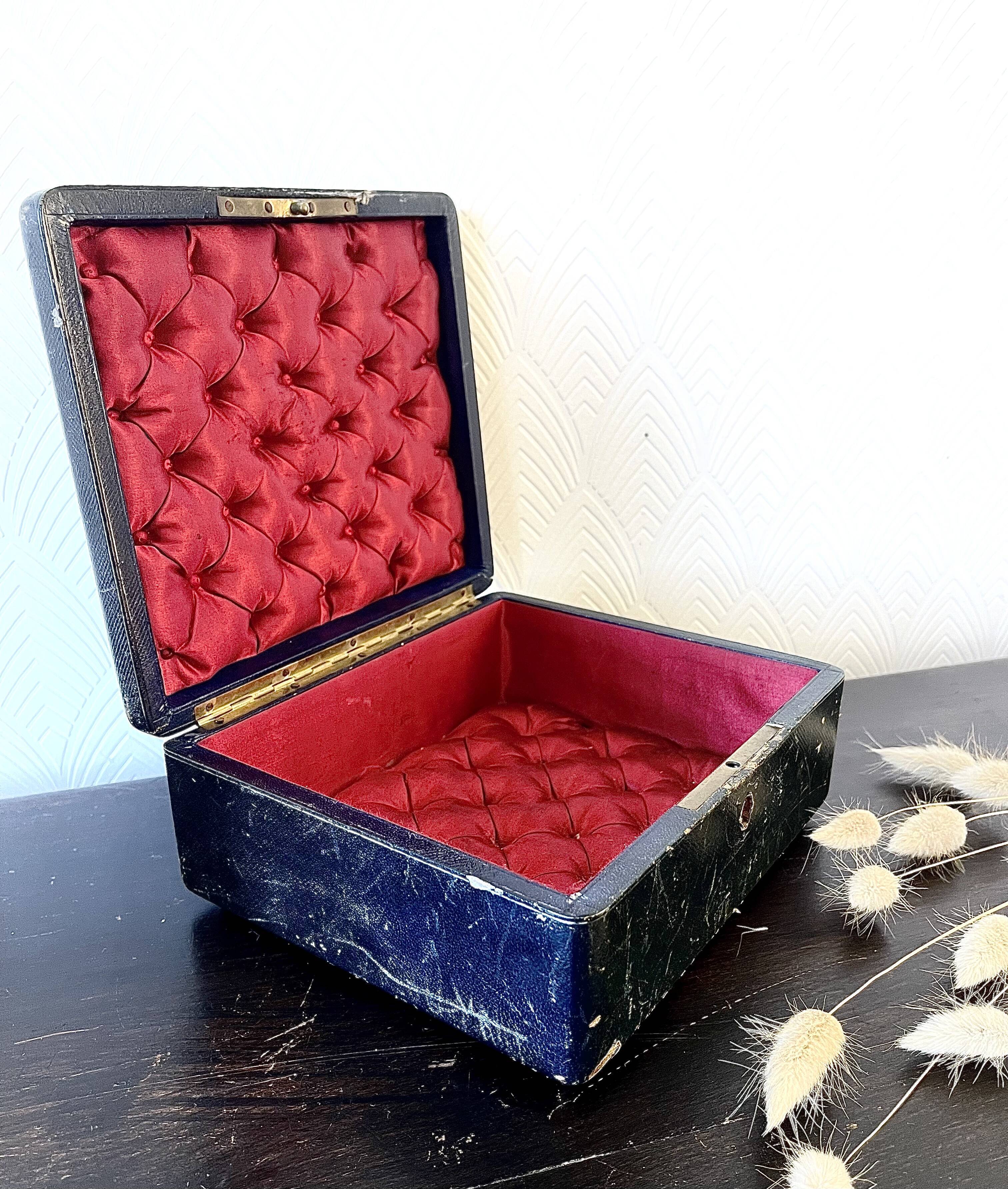 Old jewelry box