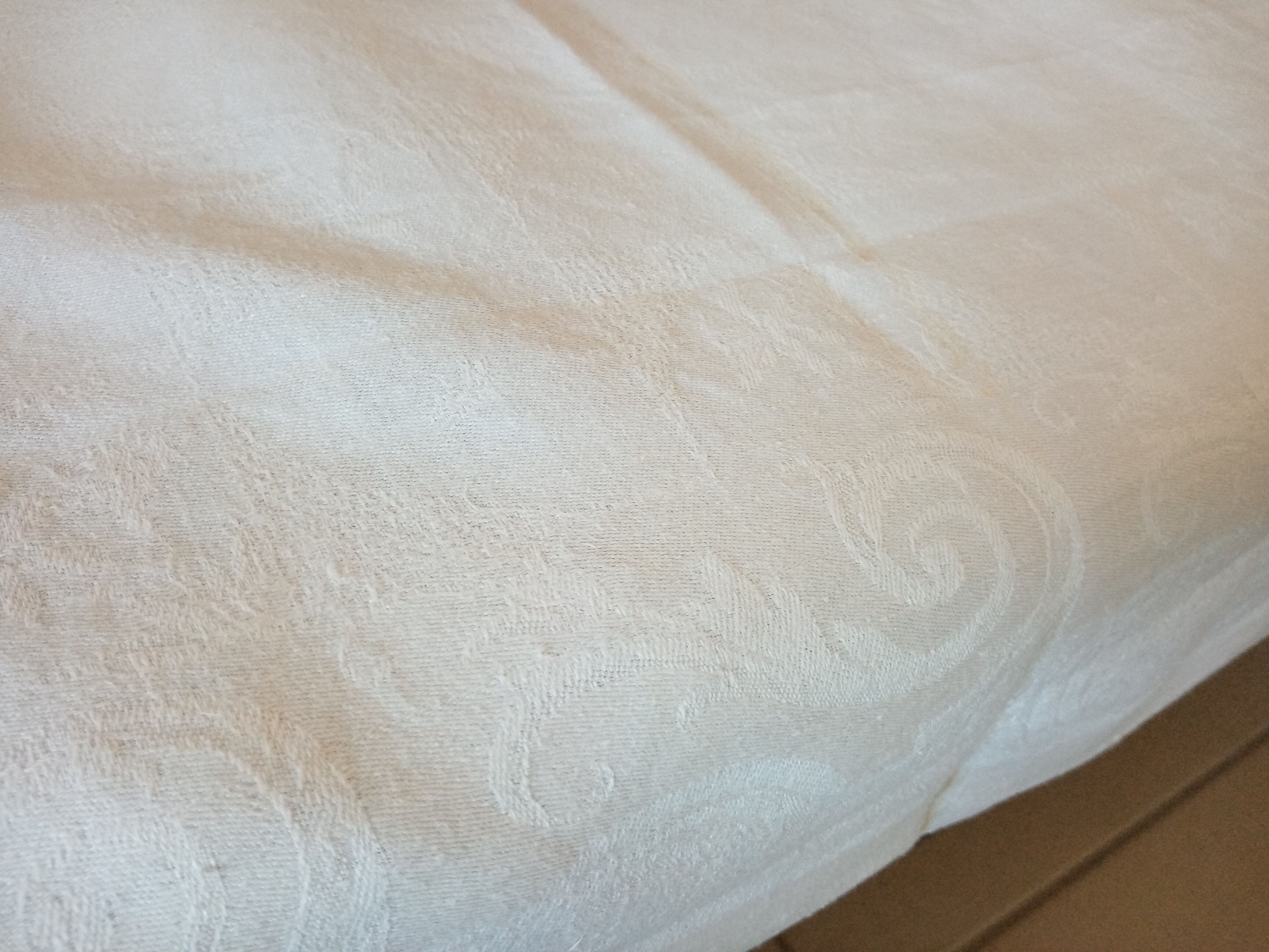 Tablecloth and its 12 damasee towels floral decorations rockery embroidered monogram