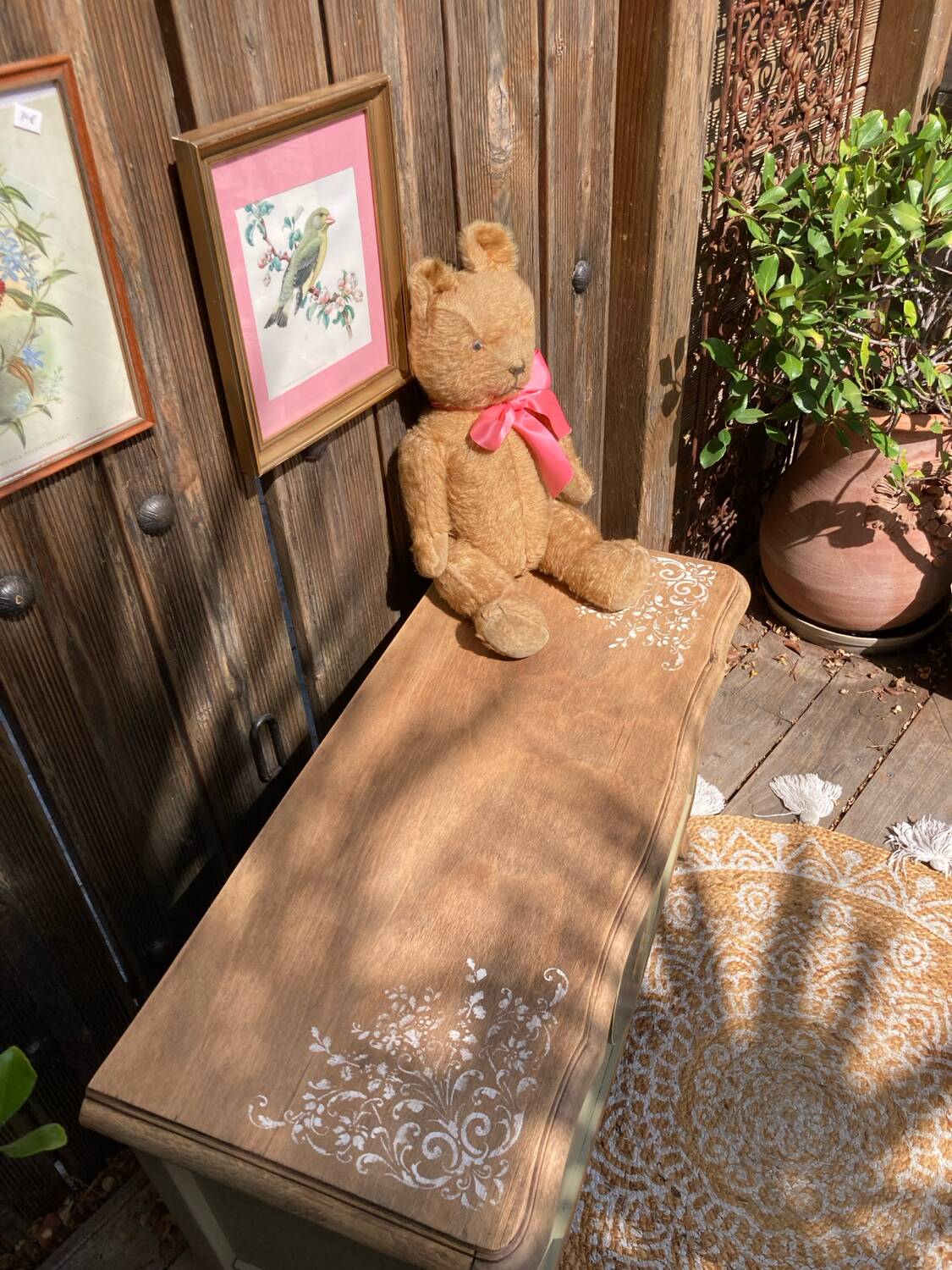 Vintage khaki chest and its removable Slavic heart