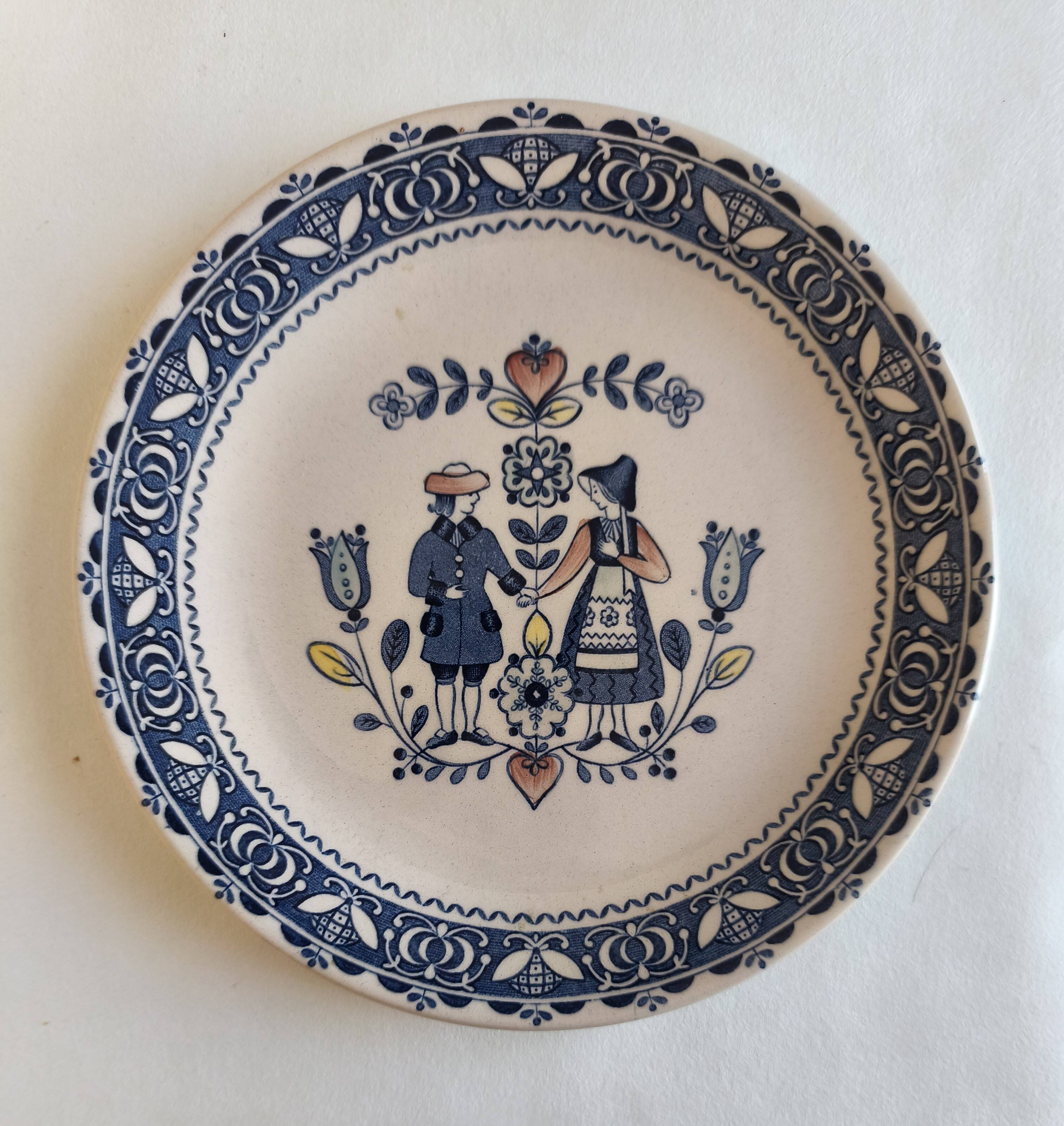 Assiettes décor amoureux Johnson Brothers Angleterre