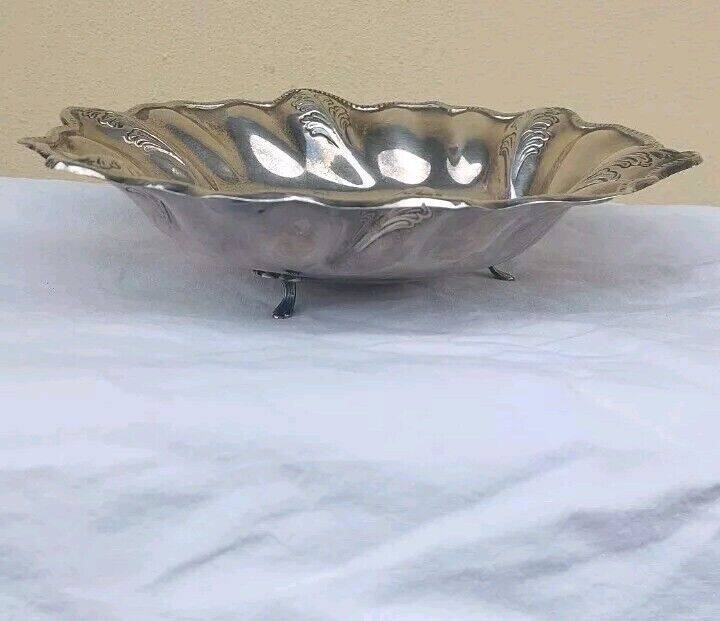 Italian Centrotavola in chiseled 800 silver hallmarked in very good condition