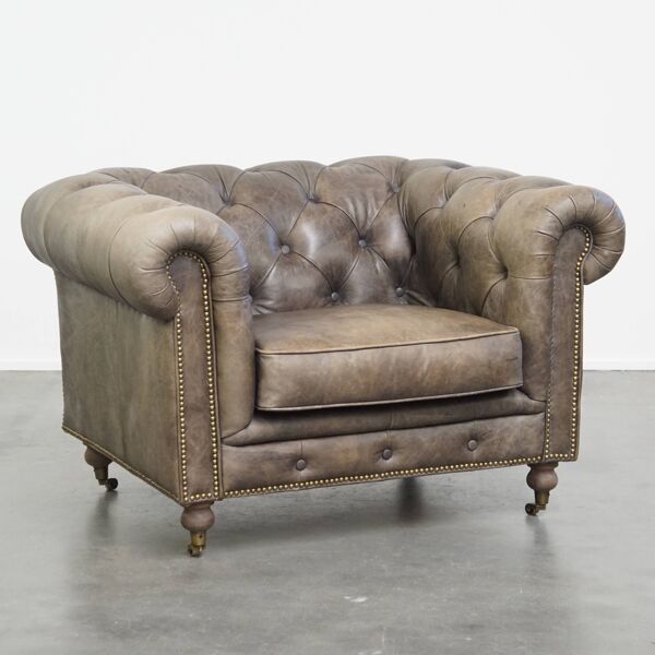 Fauteuil club Chesterfield en cuir de vachette gris de style anglais sur roulettes