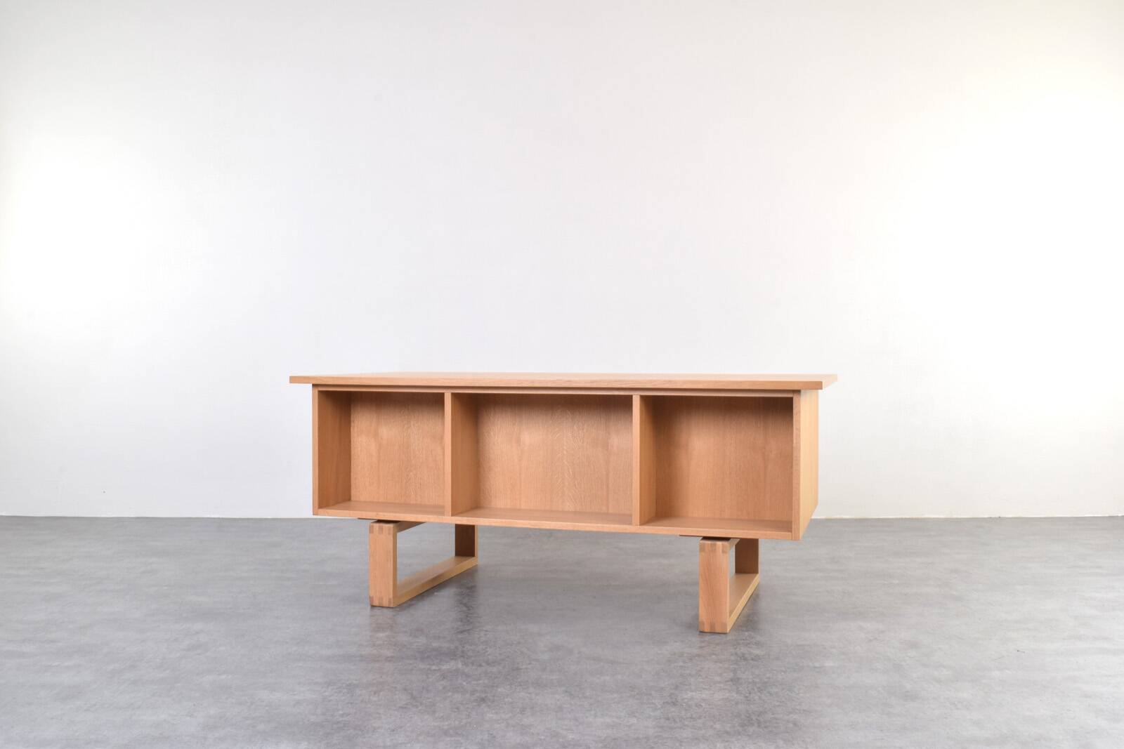 Mid-Century Oak Freestanding Desk by Torben Valeur & Henning Jensen for Dyr