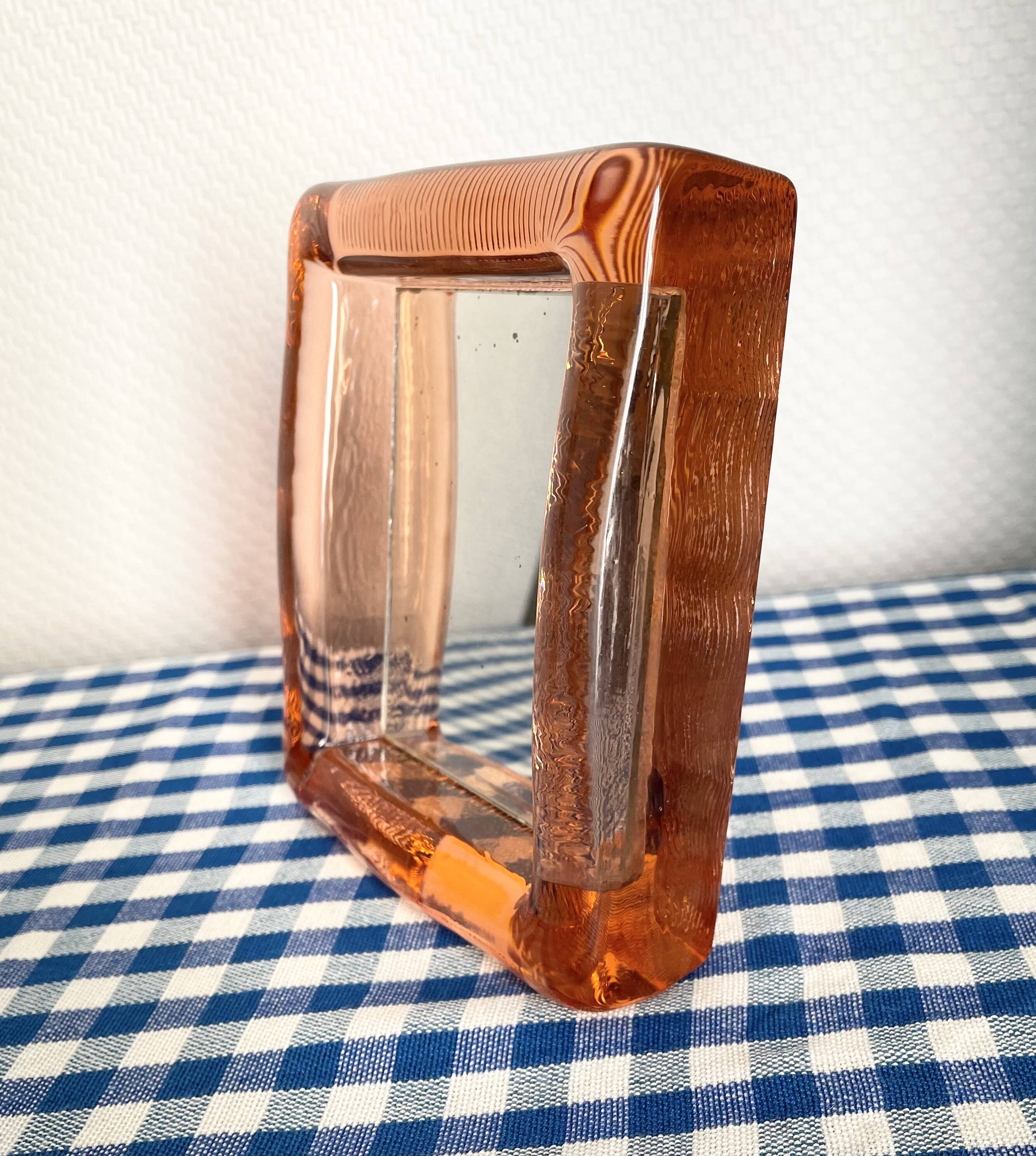 Miroir en verre rose d’Italie