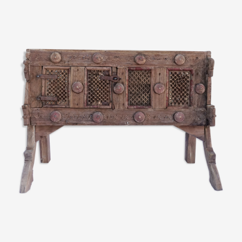 Ancient indian furniture damchiya