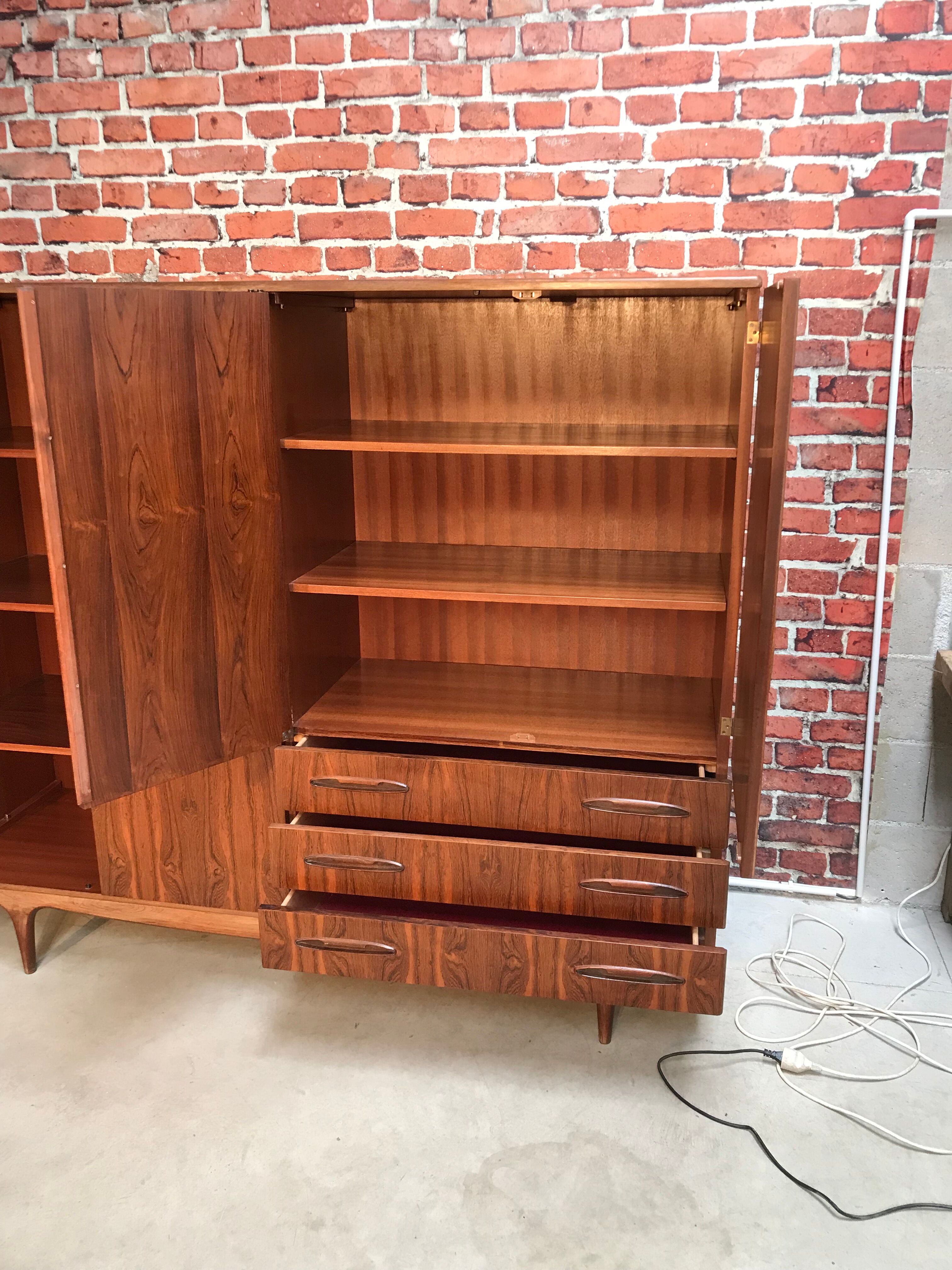 Commode penderie en placage palissandre de rio