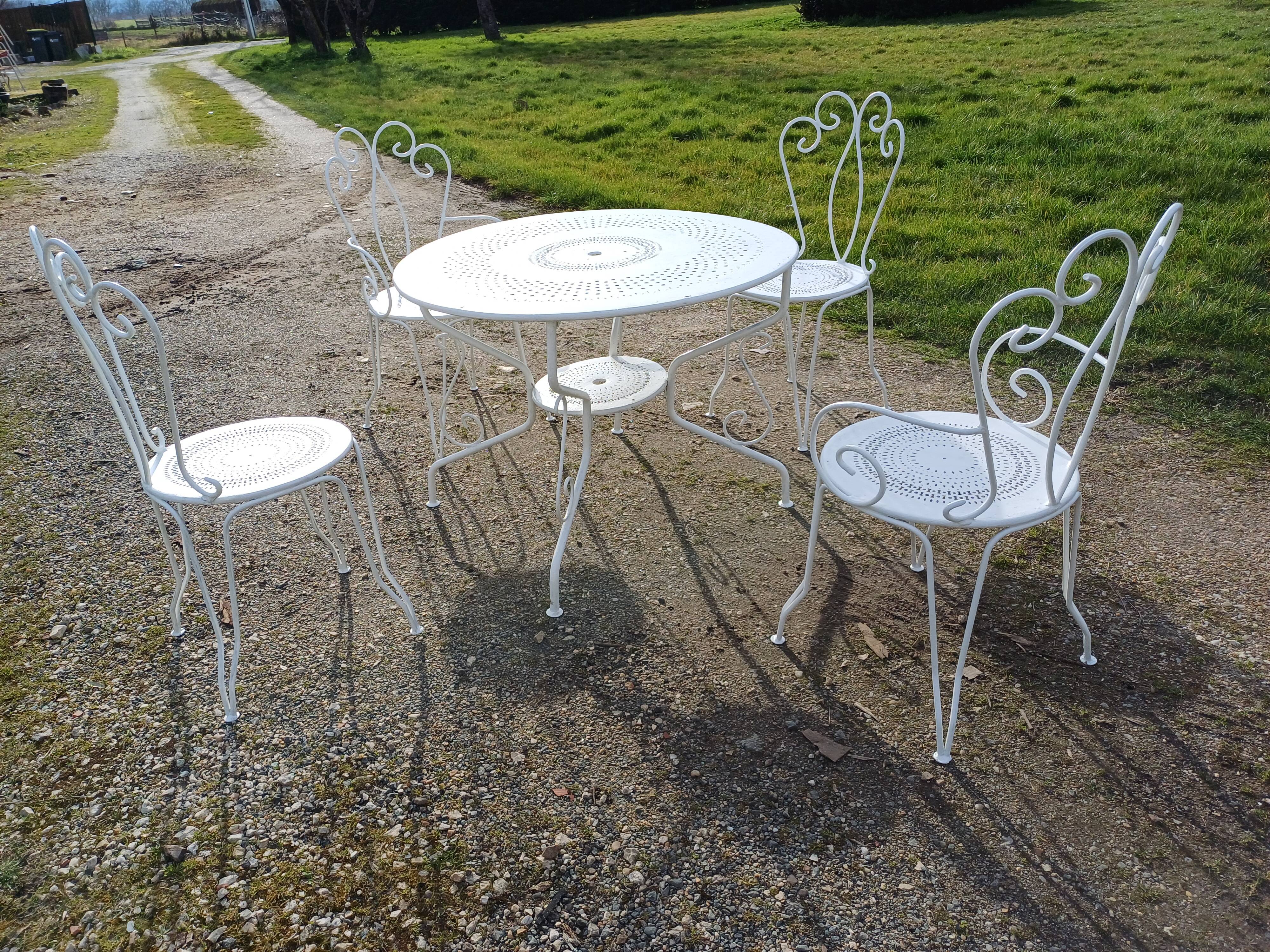 1900 wrought iron garden furniture