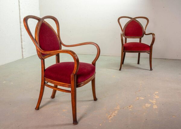 Chaises d'appoint vintage en bois et velours rouge en forme de cœur. Lot de 2. Années 1950.