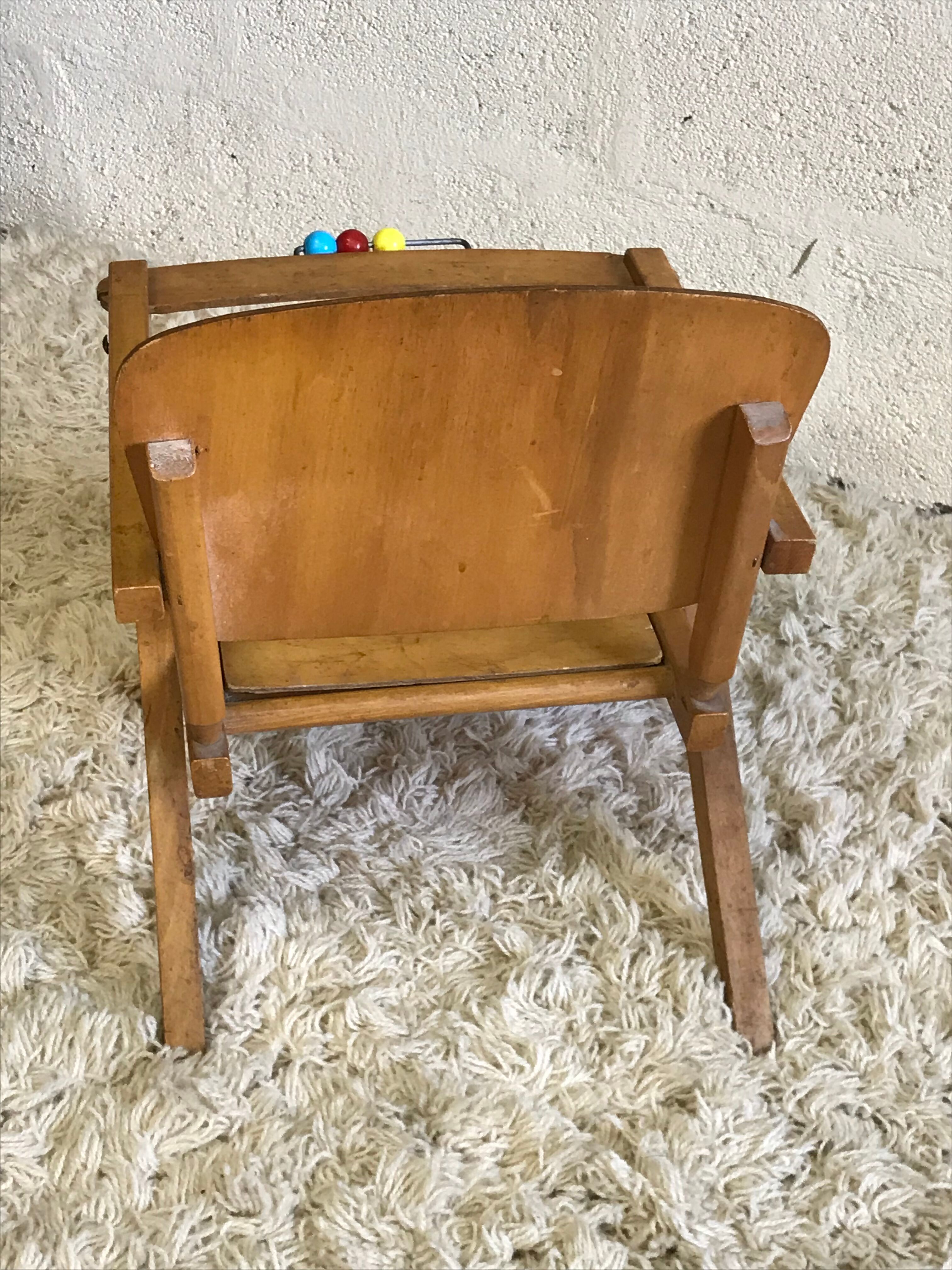 Baby chair with compass feet