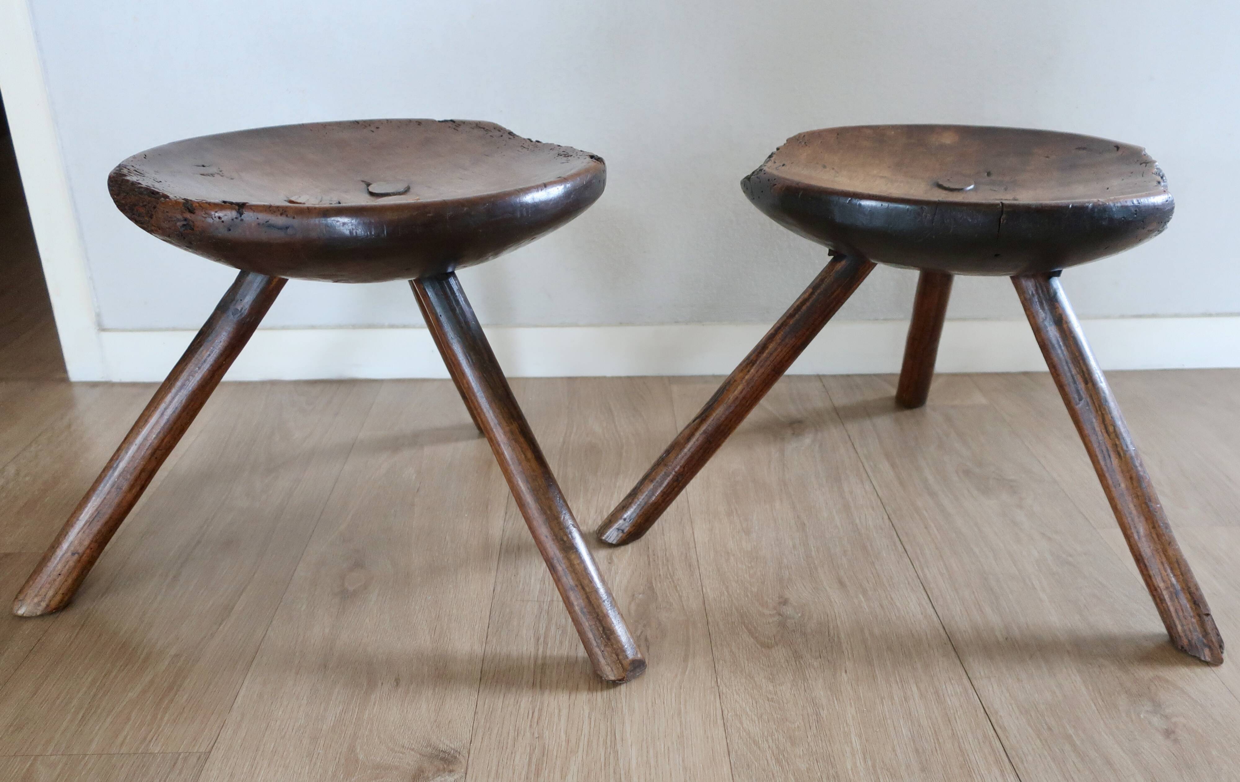 2 Tabourets Tripodes de Berger, de Vacher, Début du XXème siècle