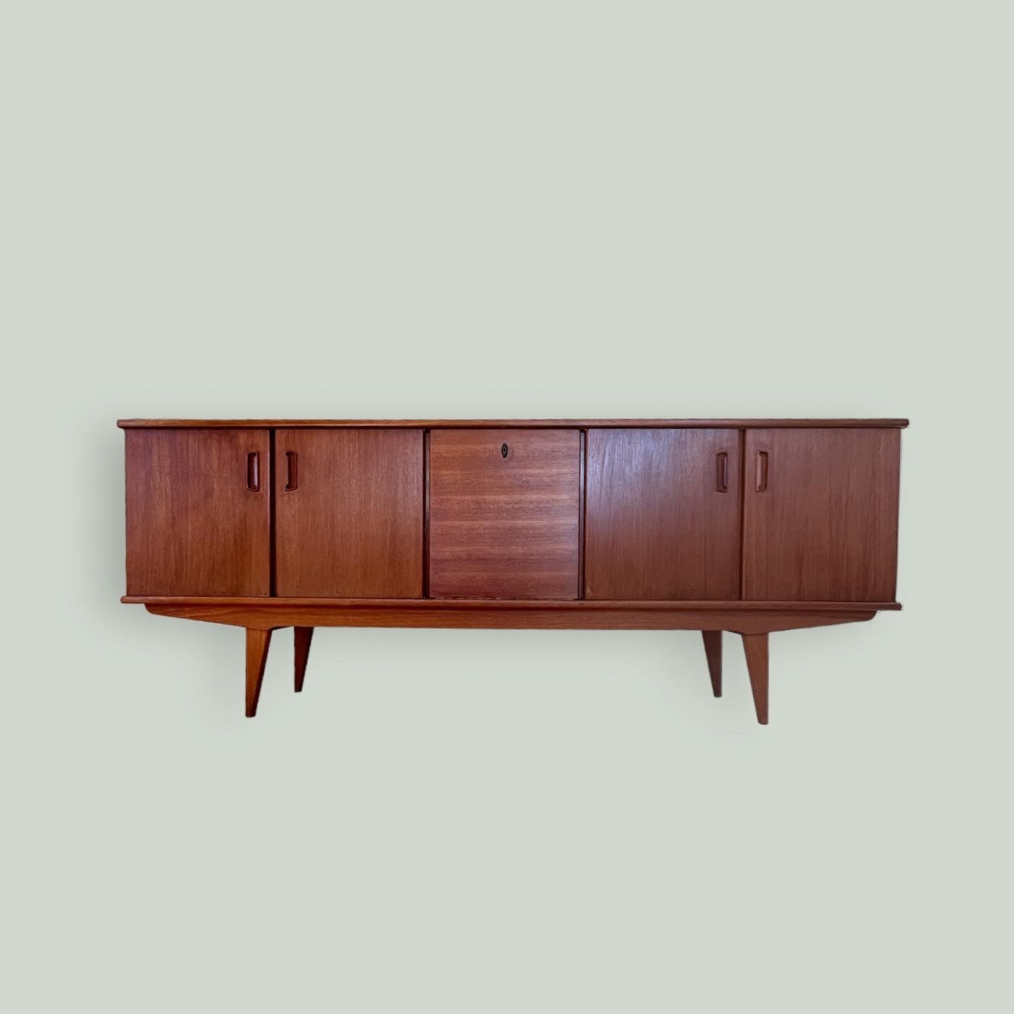 Teak enfilade 60s signed Malora