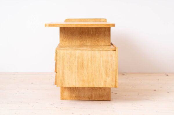 Bureau postmoderne, table à écrire par Bohumil Landsman, placage de chêne, années 1970
