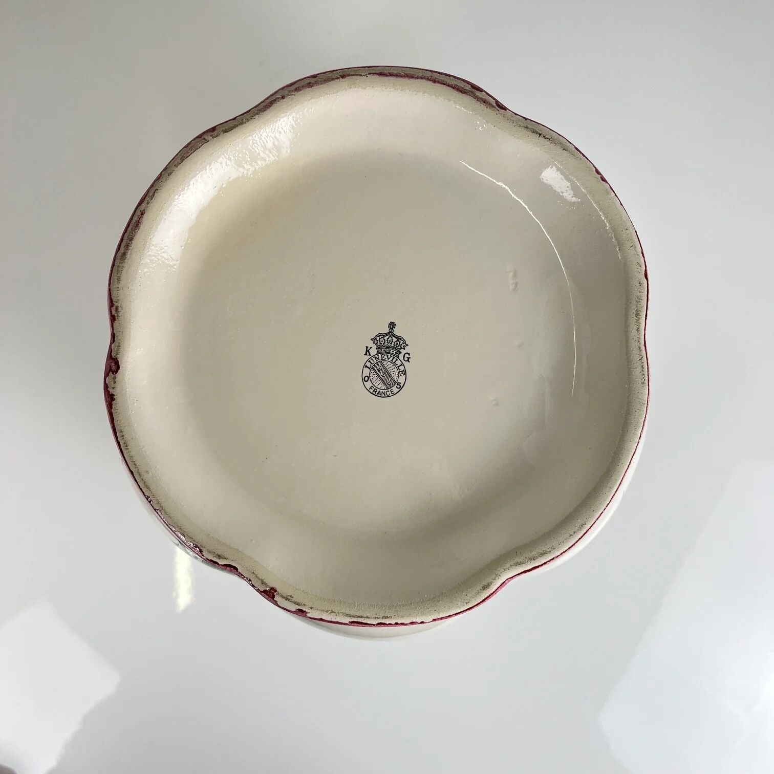 Large cache pot KG Lunéville, model "Street Lamp", rose pattern.