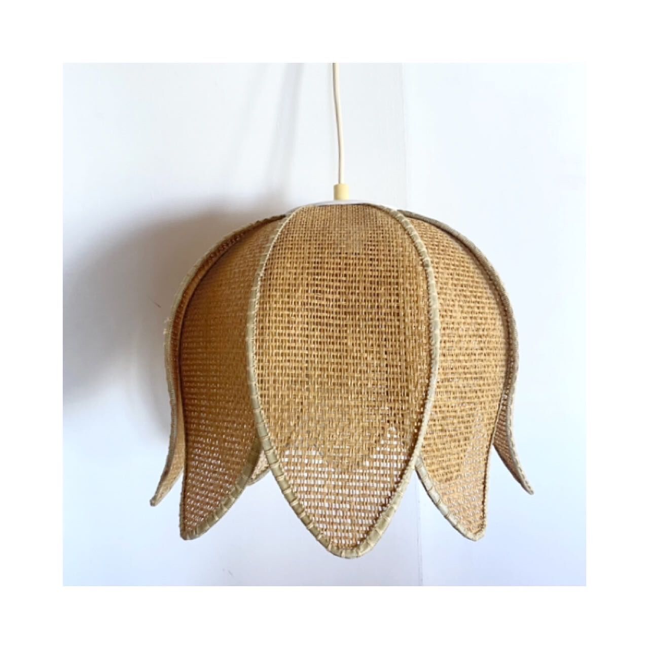 Suspension petals