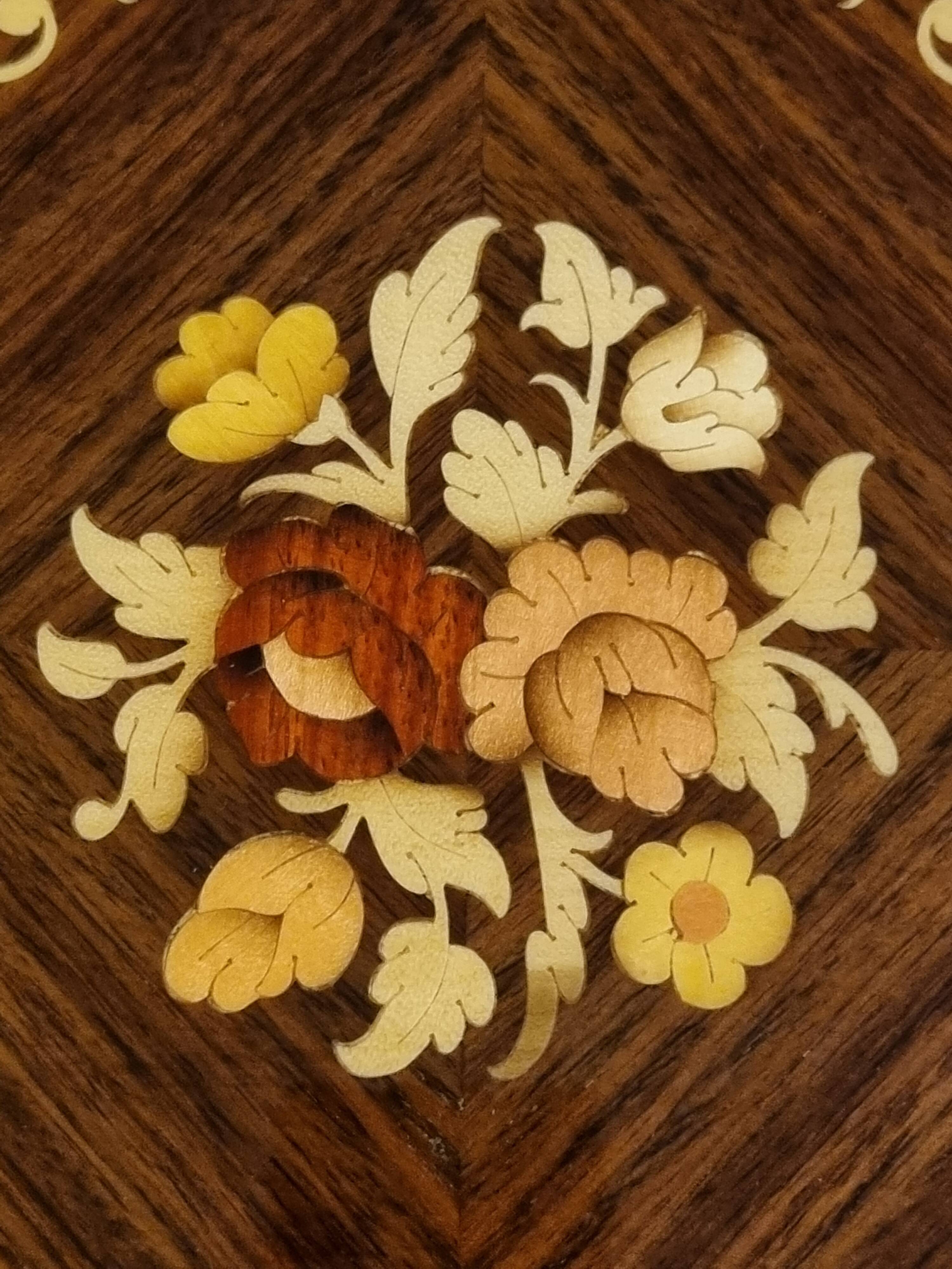 round service tray in Italian marquetry