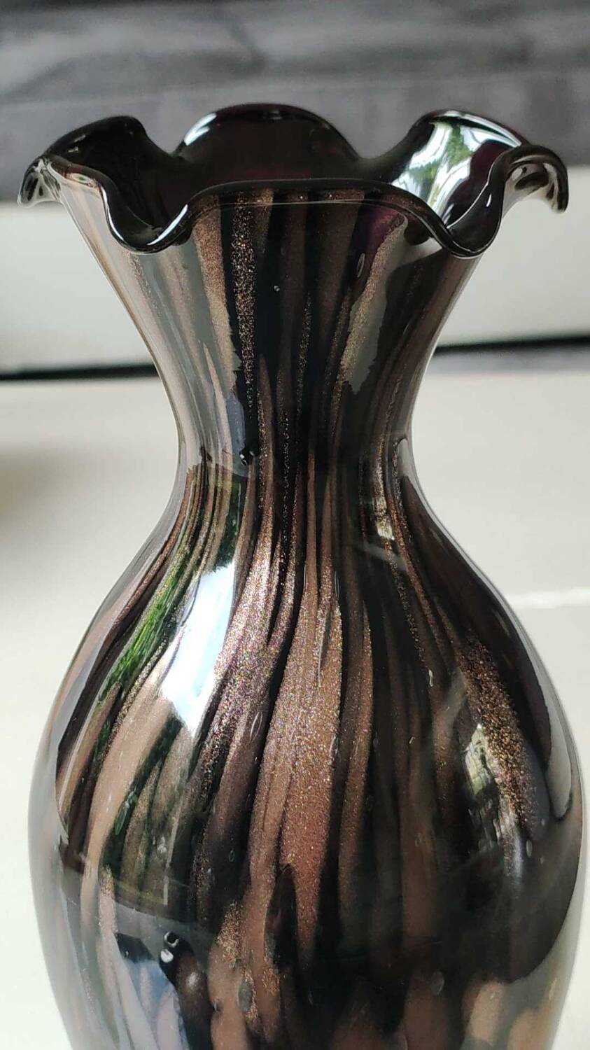 Corolle design vase in blown Murano art glass/Designer V. Nason. 70s. High 25 cm