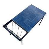 Table en faïence vintage avec porte-revues – céramique bleue