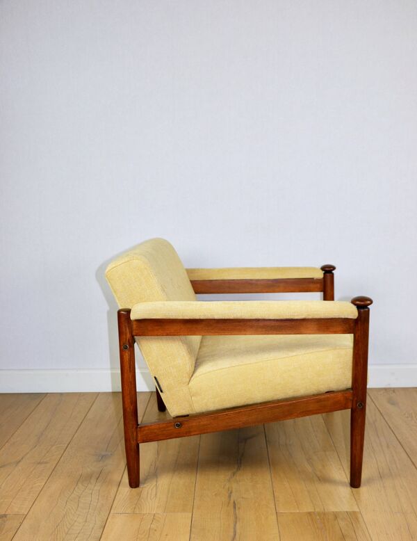 Fauteuil vintage PRL classique style loft des années 70 jaune crème doré