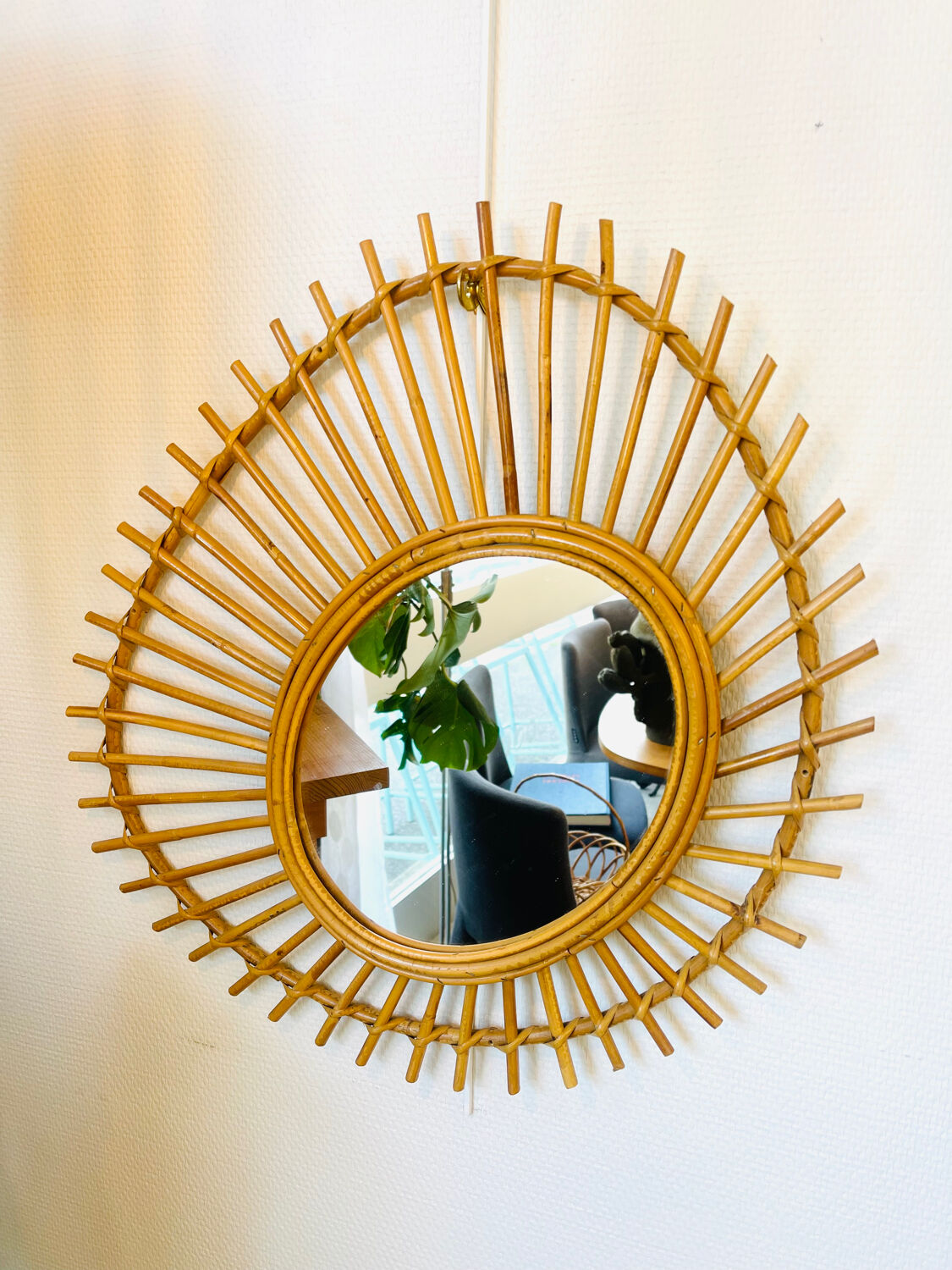 Vintage sun mirror in rattan – 60s/70s