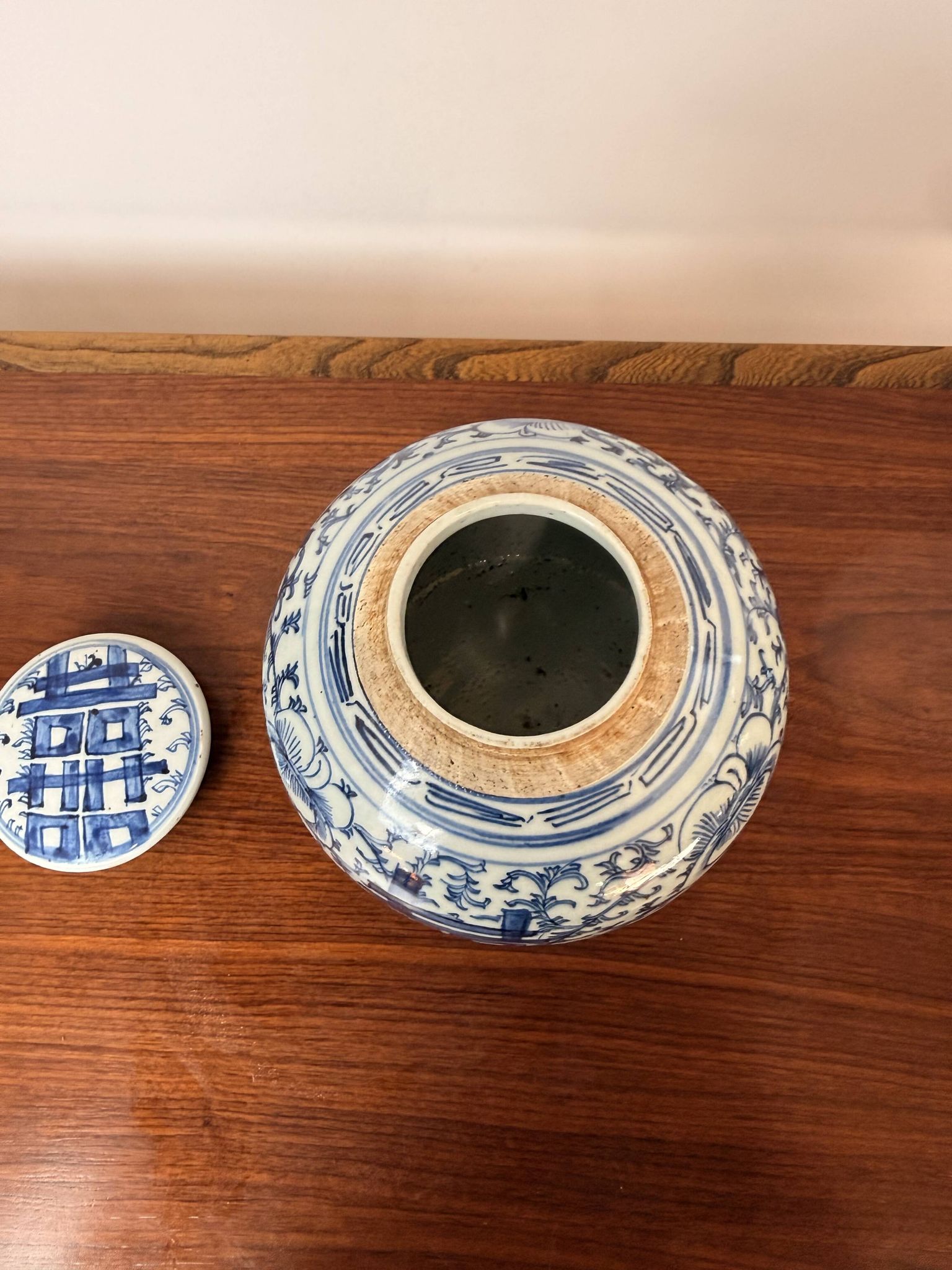Chinese ginger jar in blue and white porcelain
