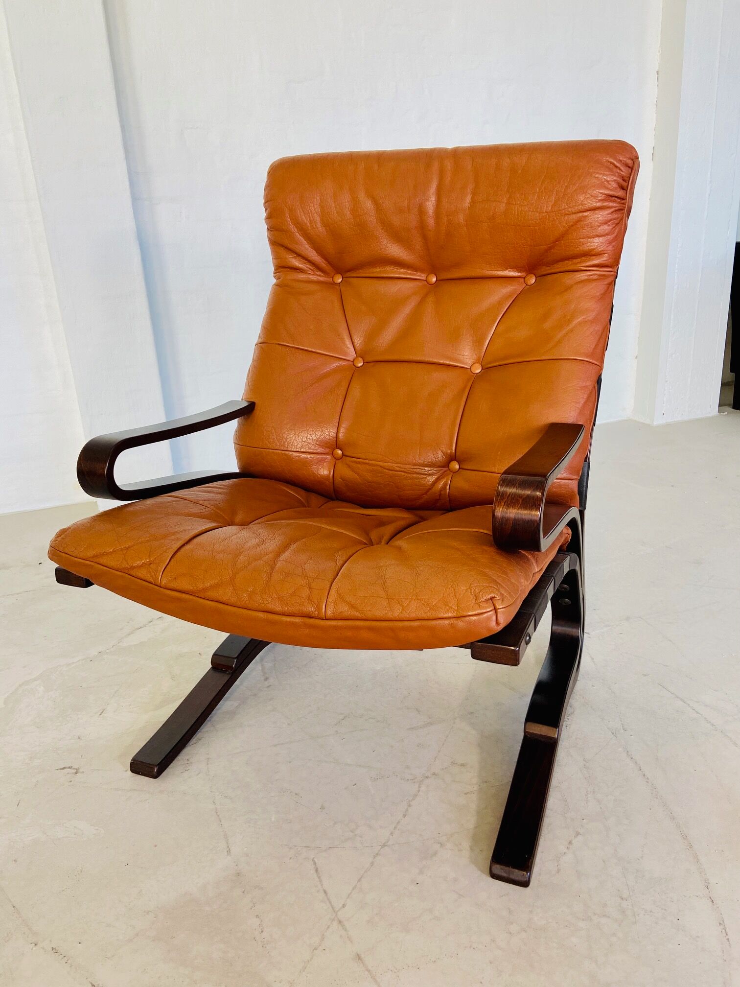 Vintage Scandinavian cognac lounge chair by Oddvin Rykken