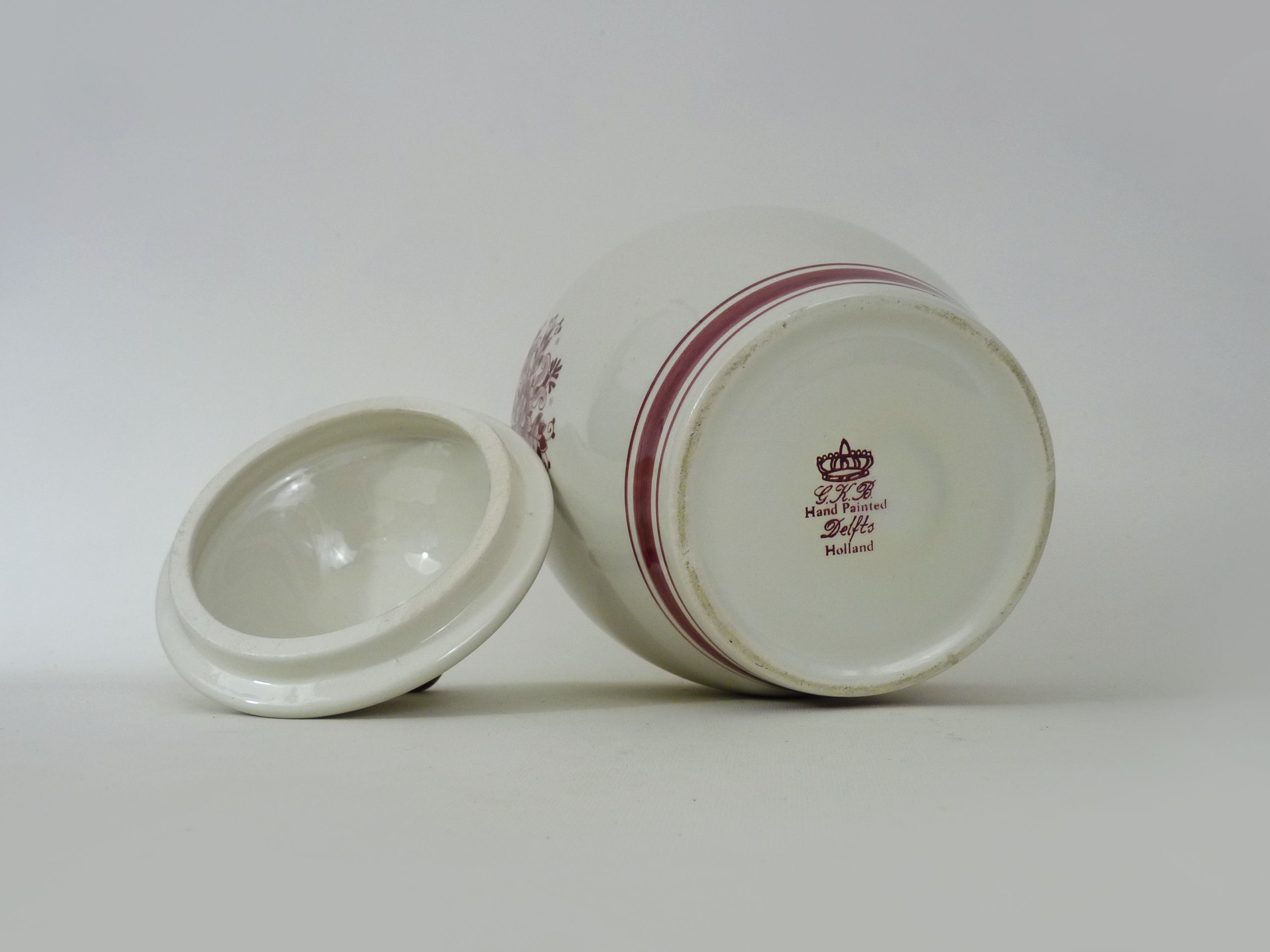 Former apothecary pot