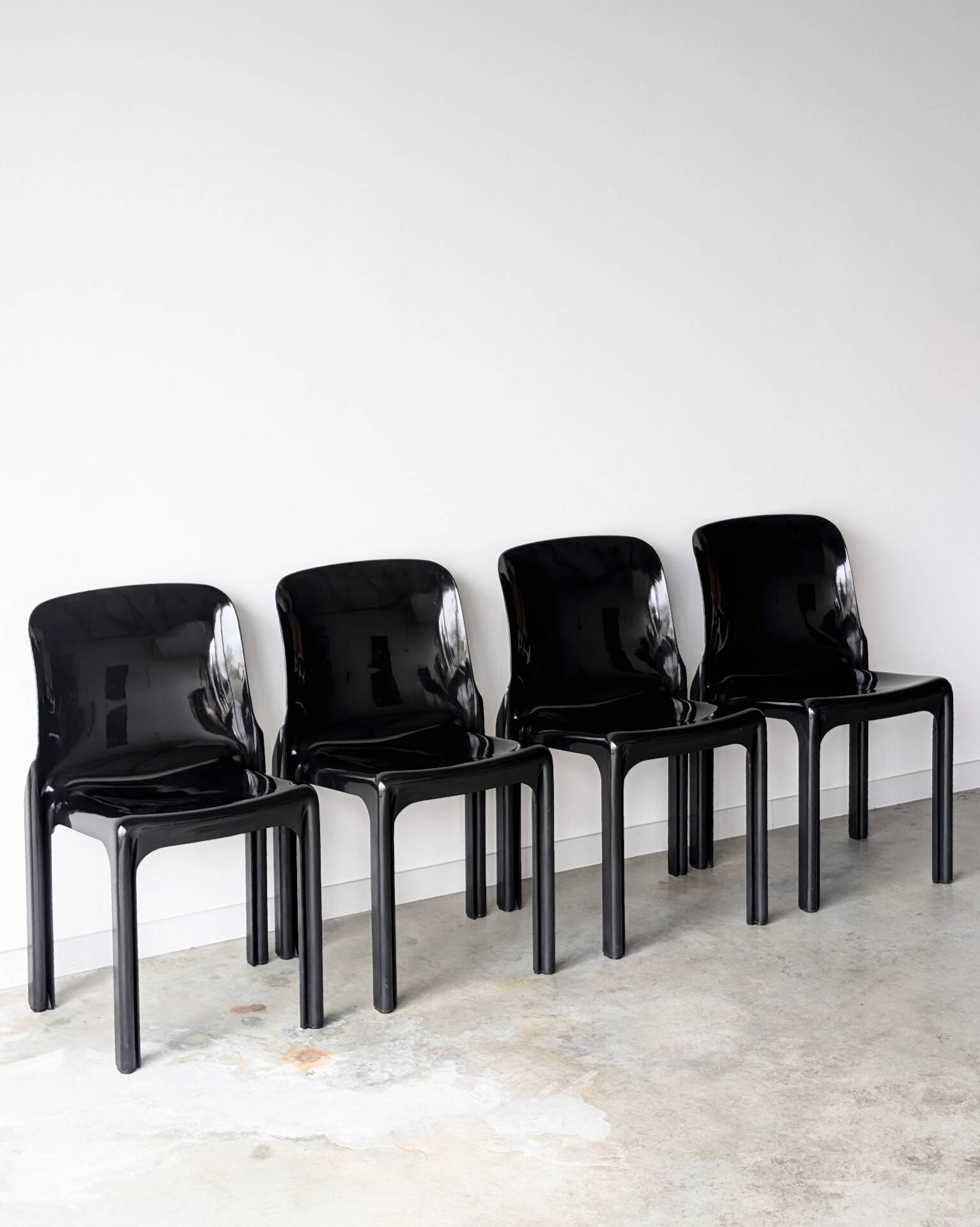 4 vintage chairs model Selene, Vico Magistretti for Artemide, 1970