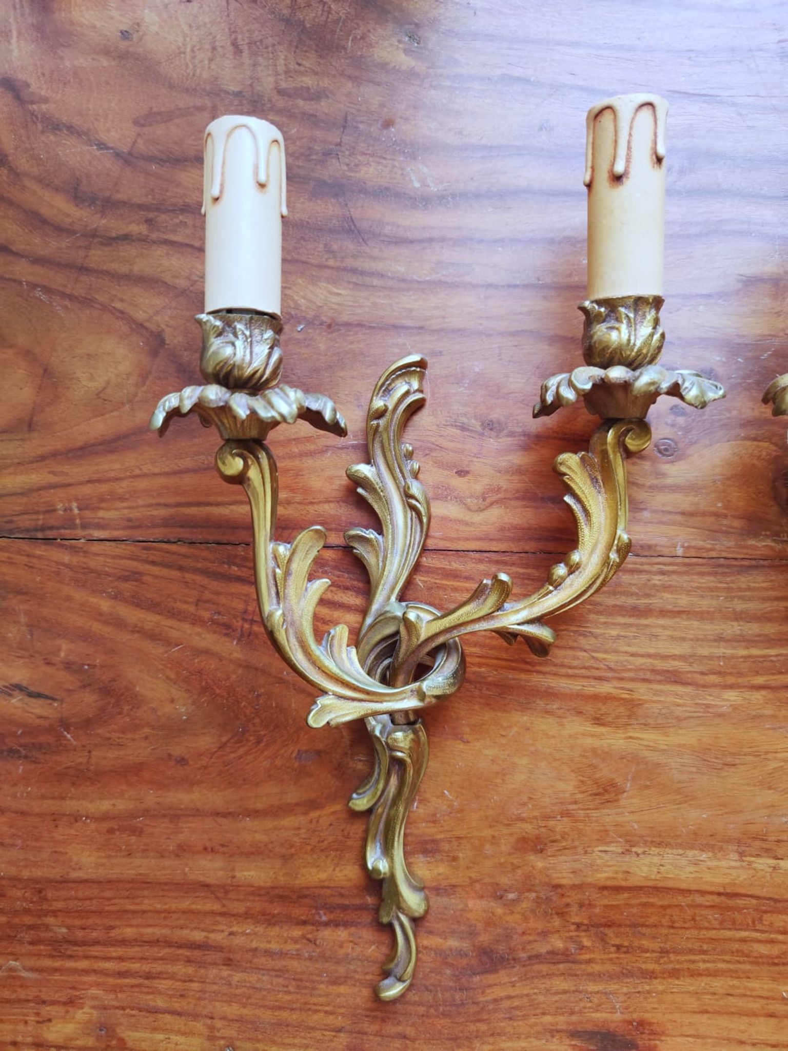 Paire d'appliques en bronze doré de style Louis XVI