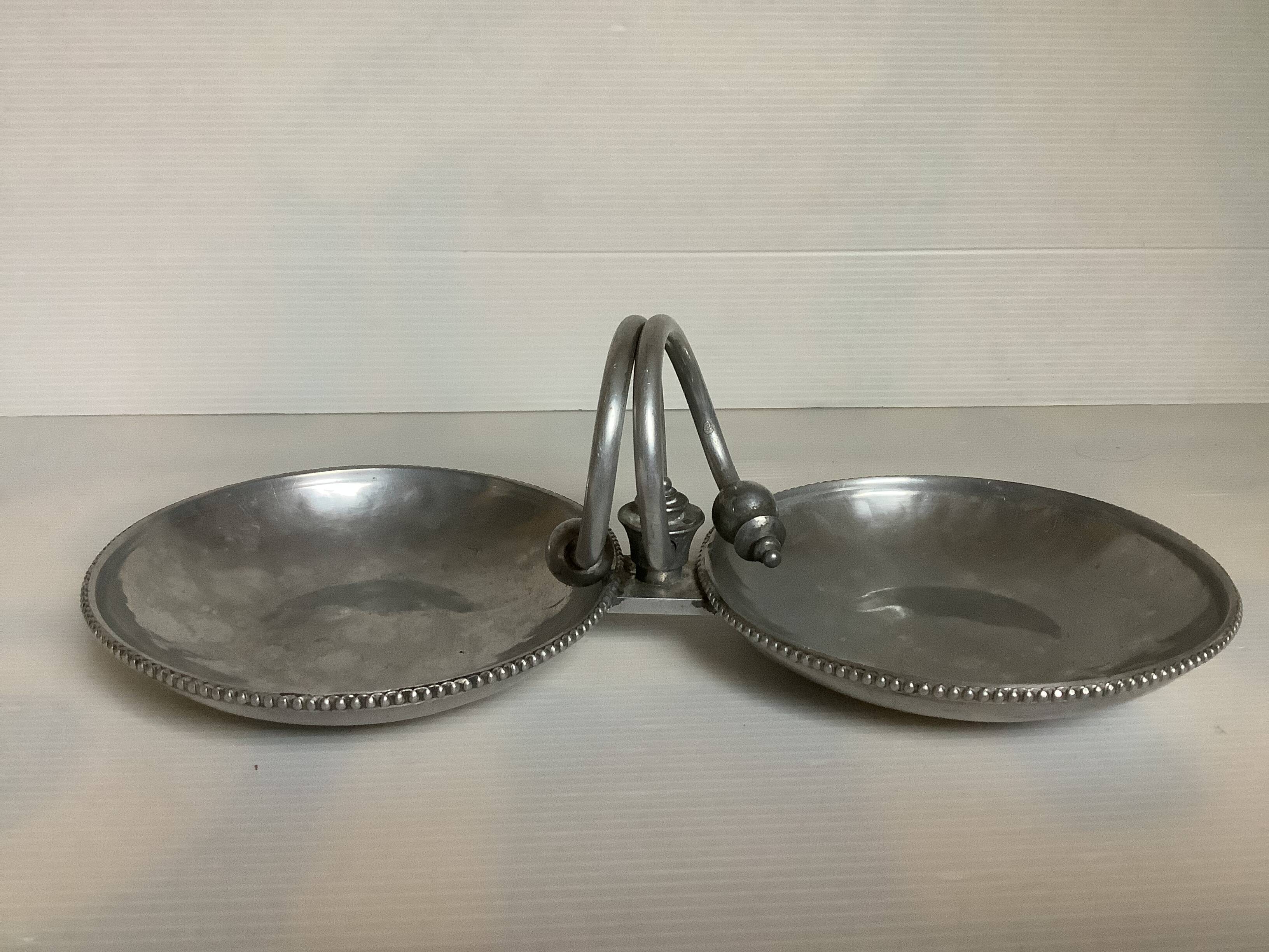 Hammered aluminium serving platter buenilum