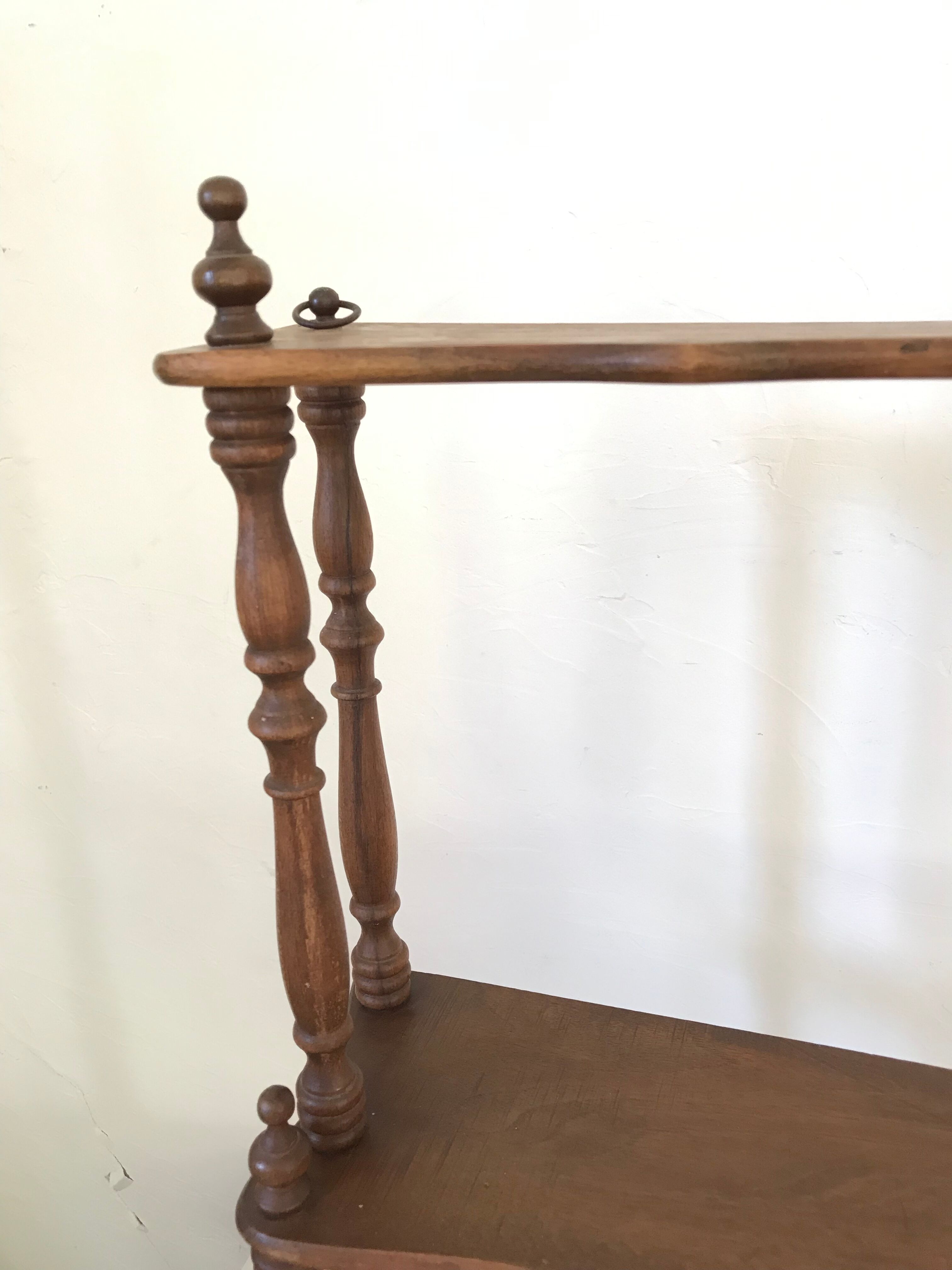 Wooden shelf turned at the end of the 19th century