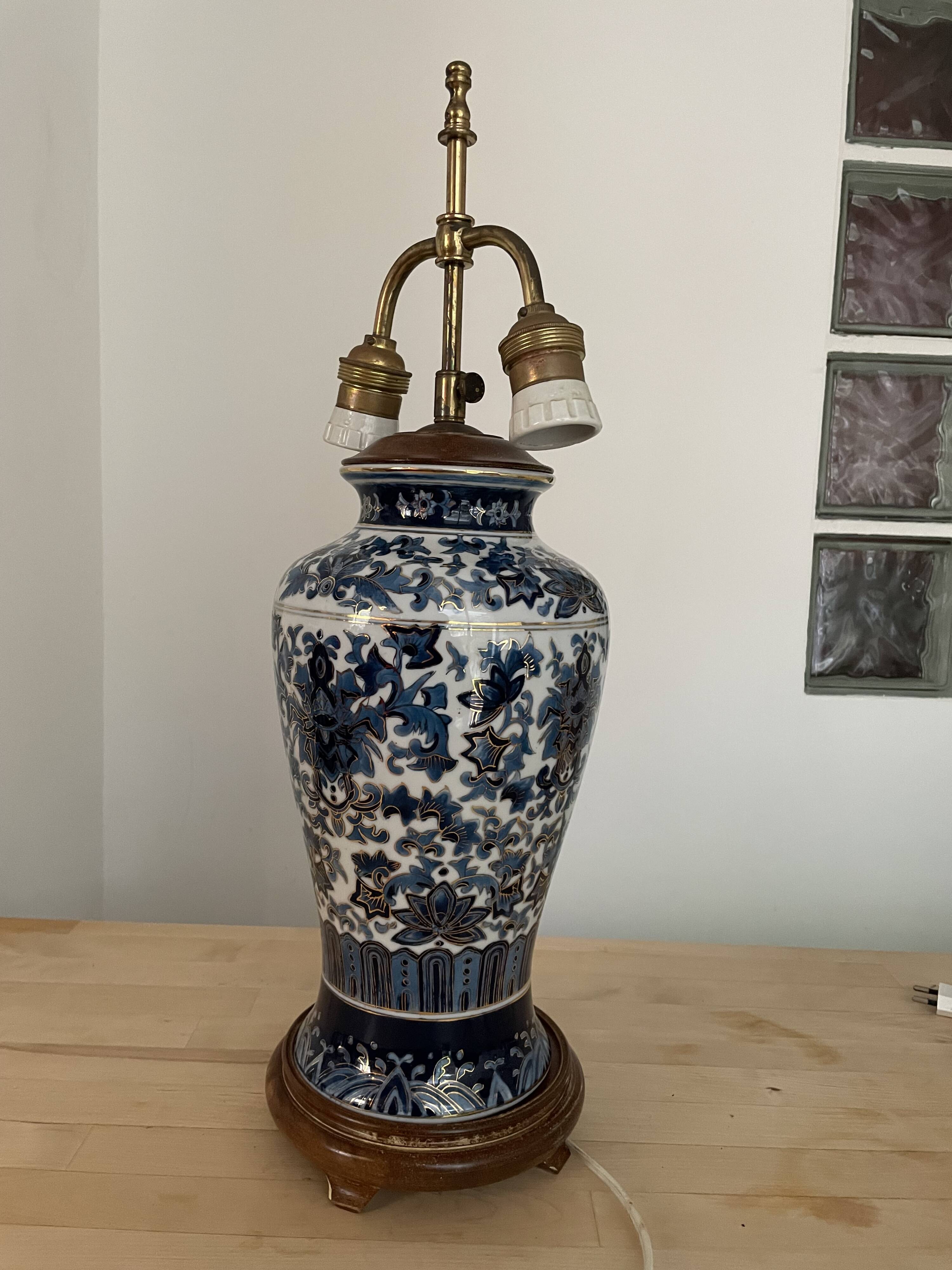 Chinese porcelain table lamp