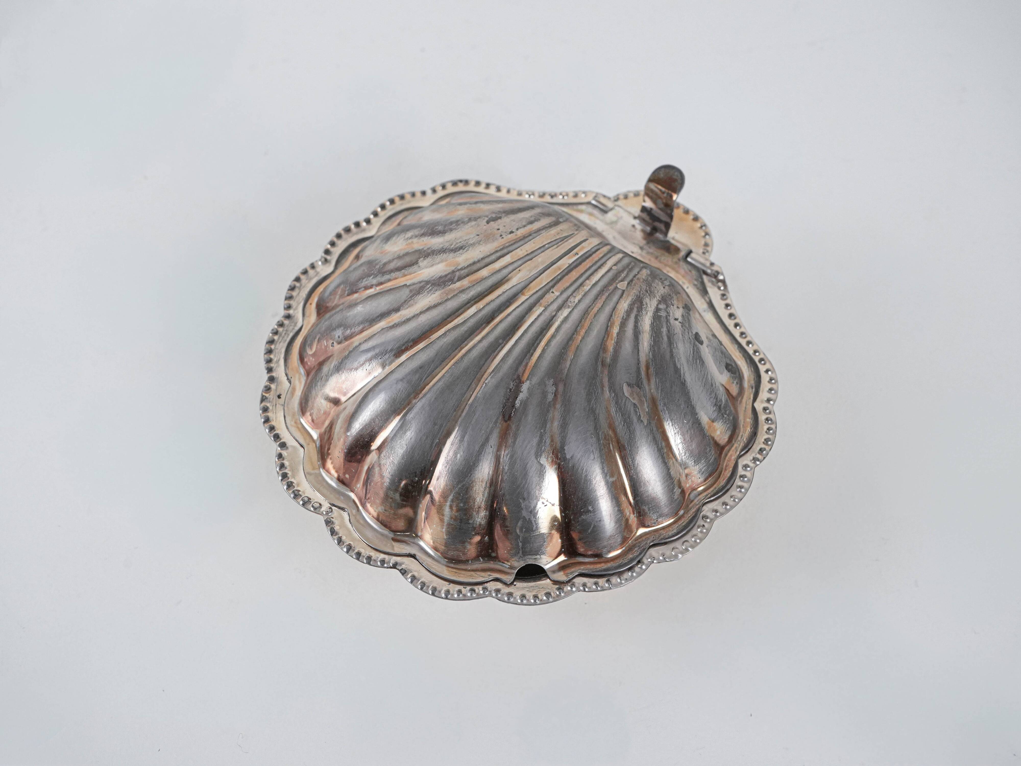 Metal shell-shaped box, Italian design, 1960s, made in Italy