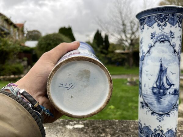 Paire de vases Delft décor marine bleue