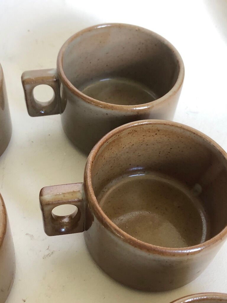 Set of 6 cups and saucers in res due