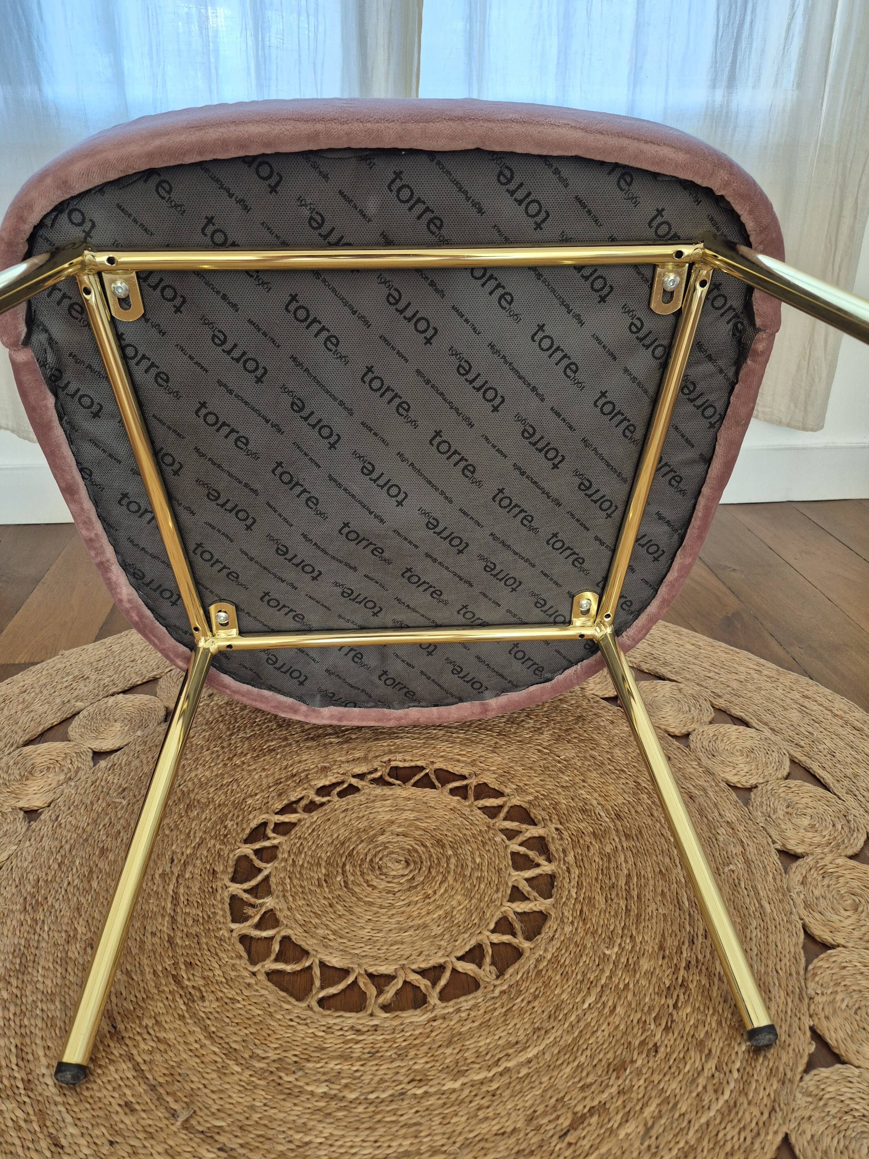Fauteuil torre 1961 – modèle da vinci 02 – velours rose pâle
