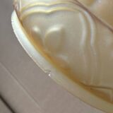 Suspension en verre ambrée ancienne