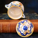 Sucrier ancien de Rouen décoré des armoiries de Saint-Nazaire