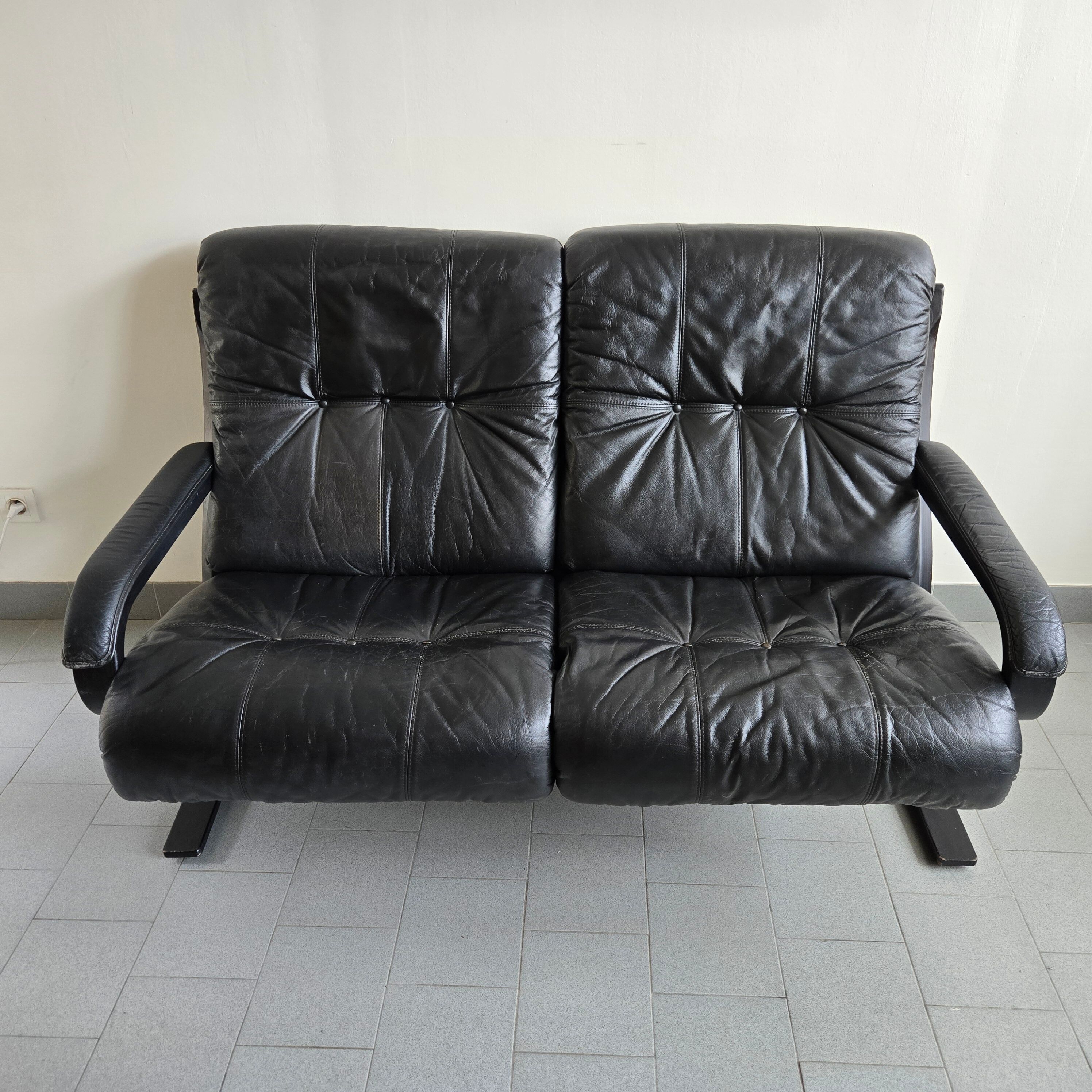 Scandinavian 2-seater sofa 1970s vintage in black leather and curved wood