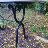 Bistro table in marble and cast iron