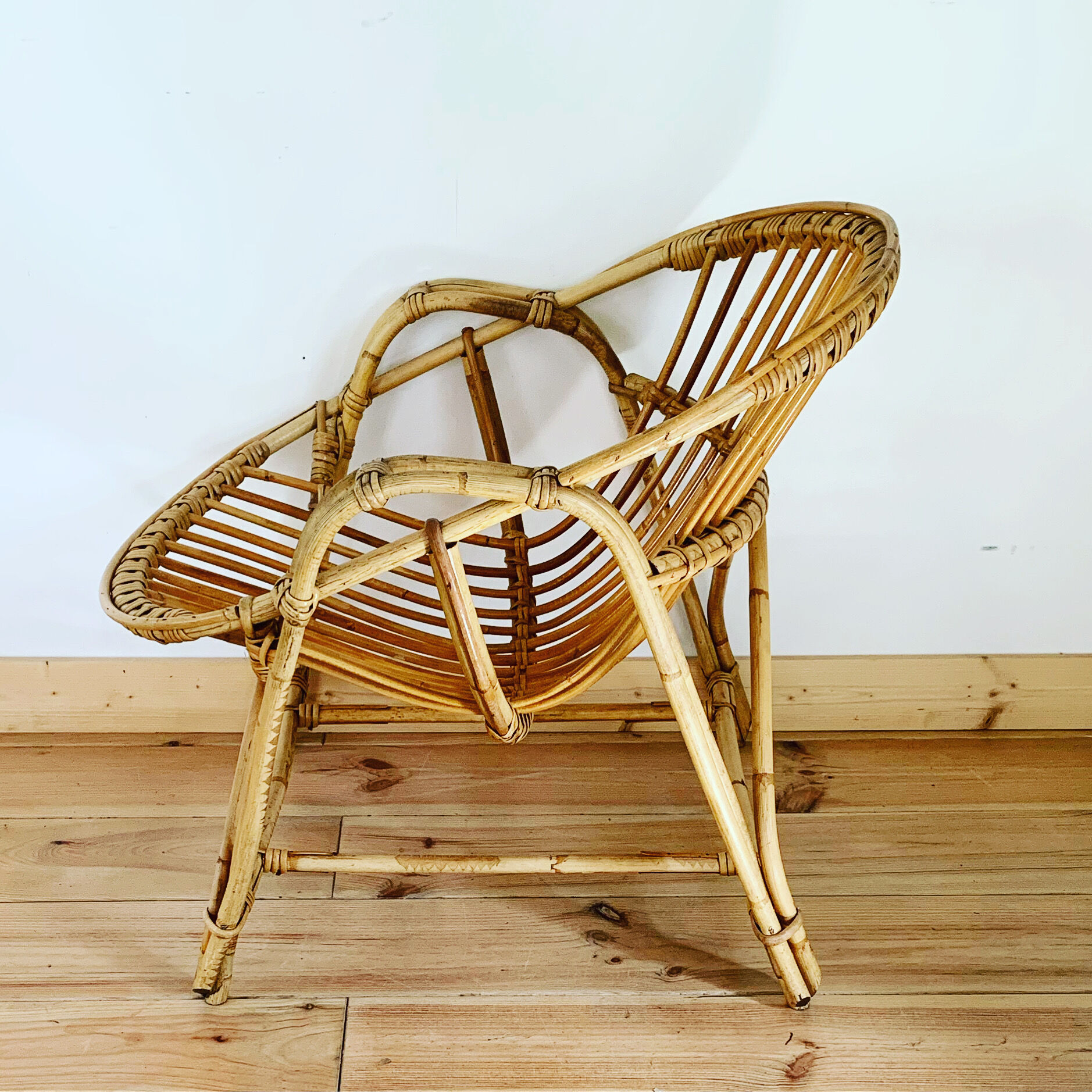 Shell armchair of the 50s in rattan