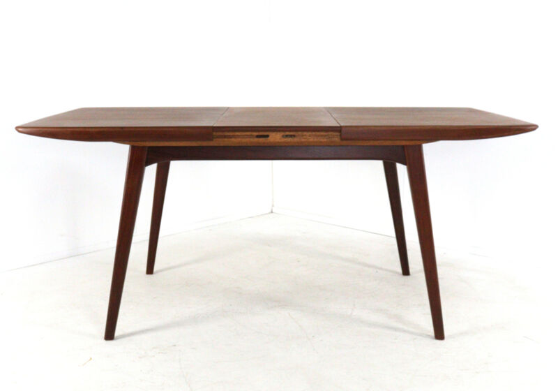 Louis van Teeffelen for Wébé dining table 'Milaan'