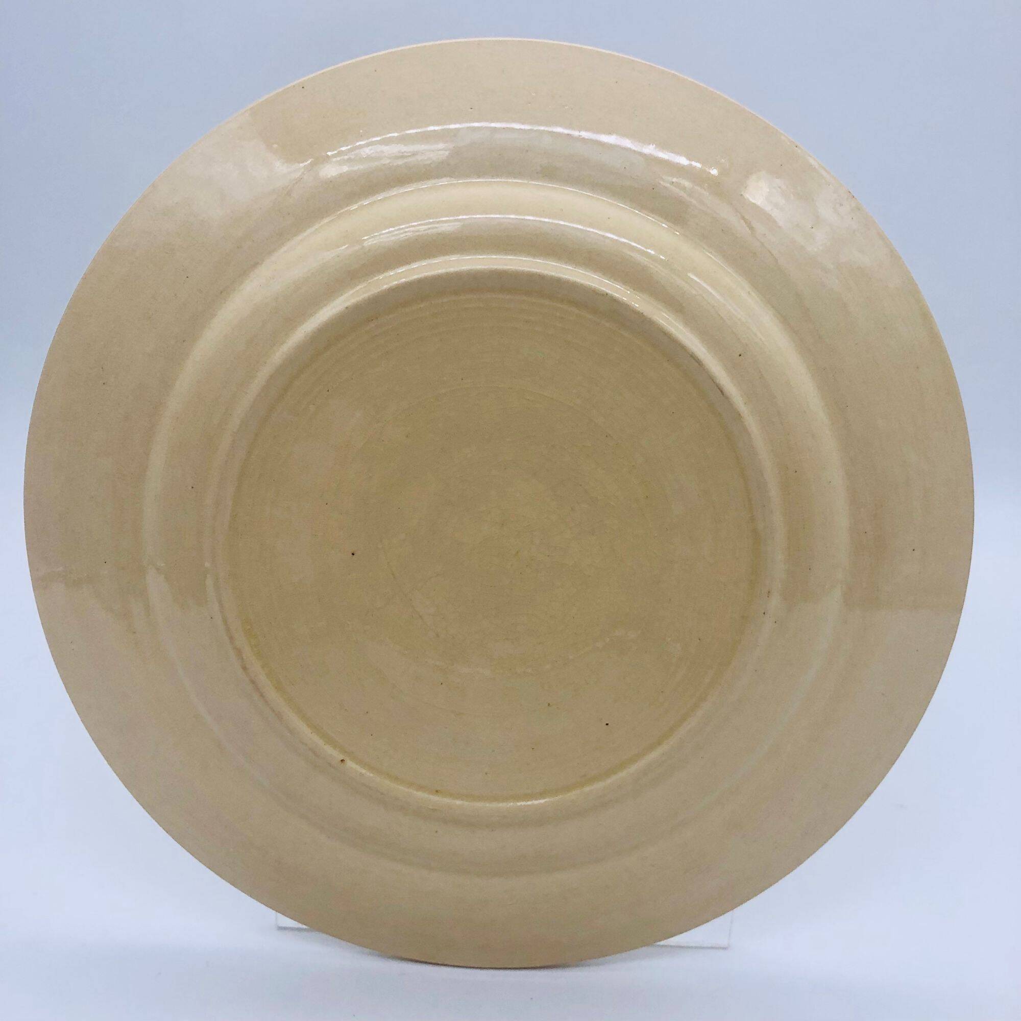 6 flat plates with a fine decoration of blue and gold borders.