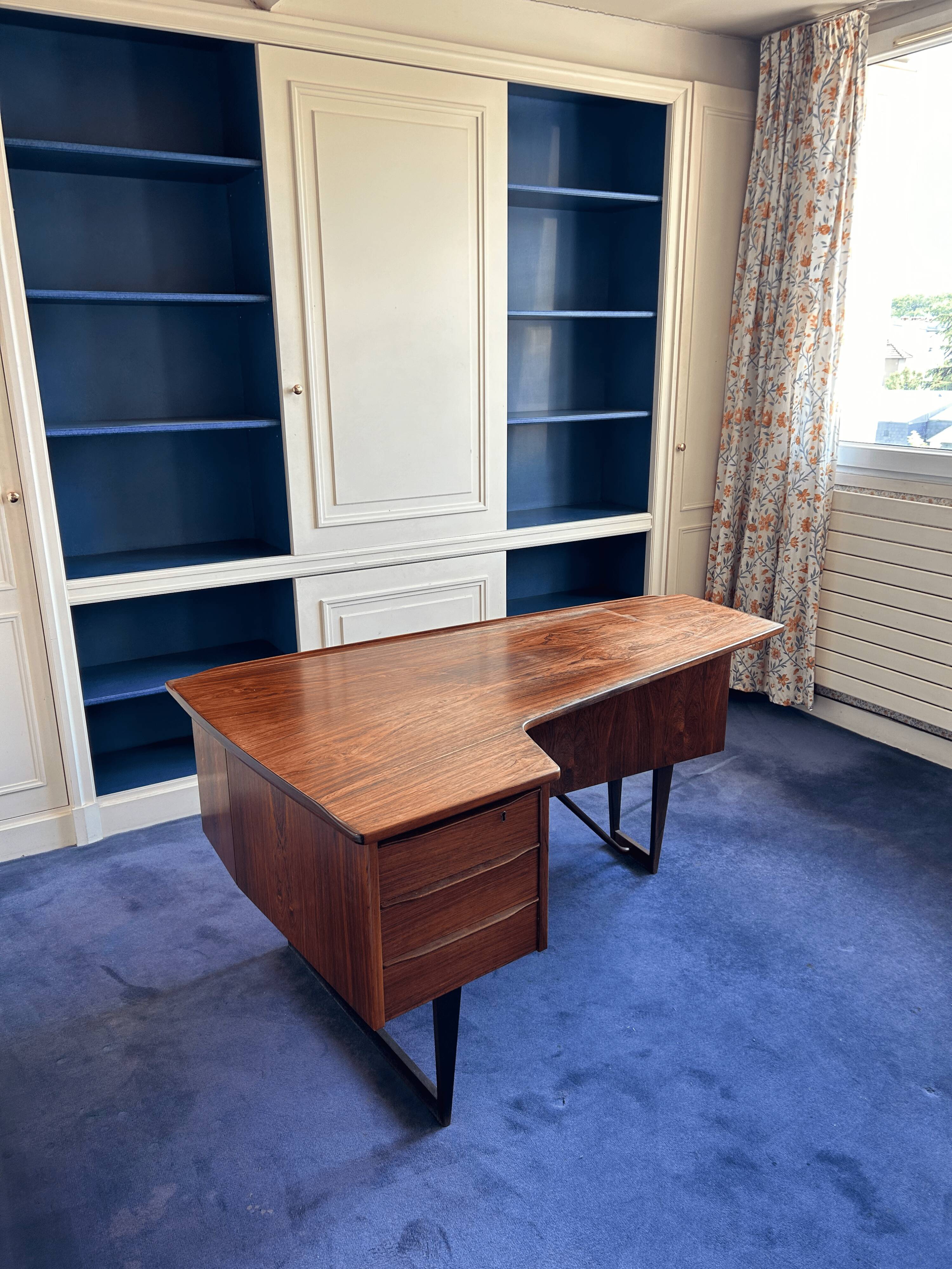 Bureau scandinave vintage en bois façon palissandre, années 60/70
